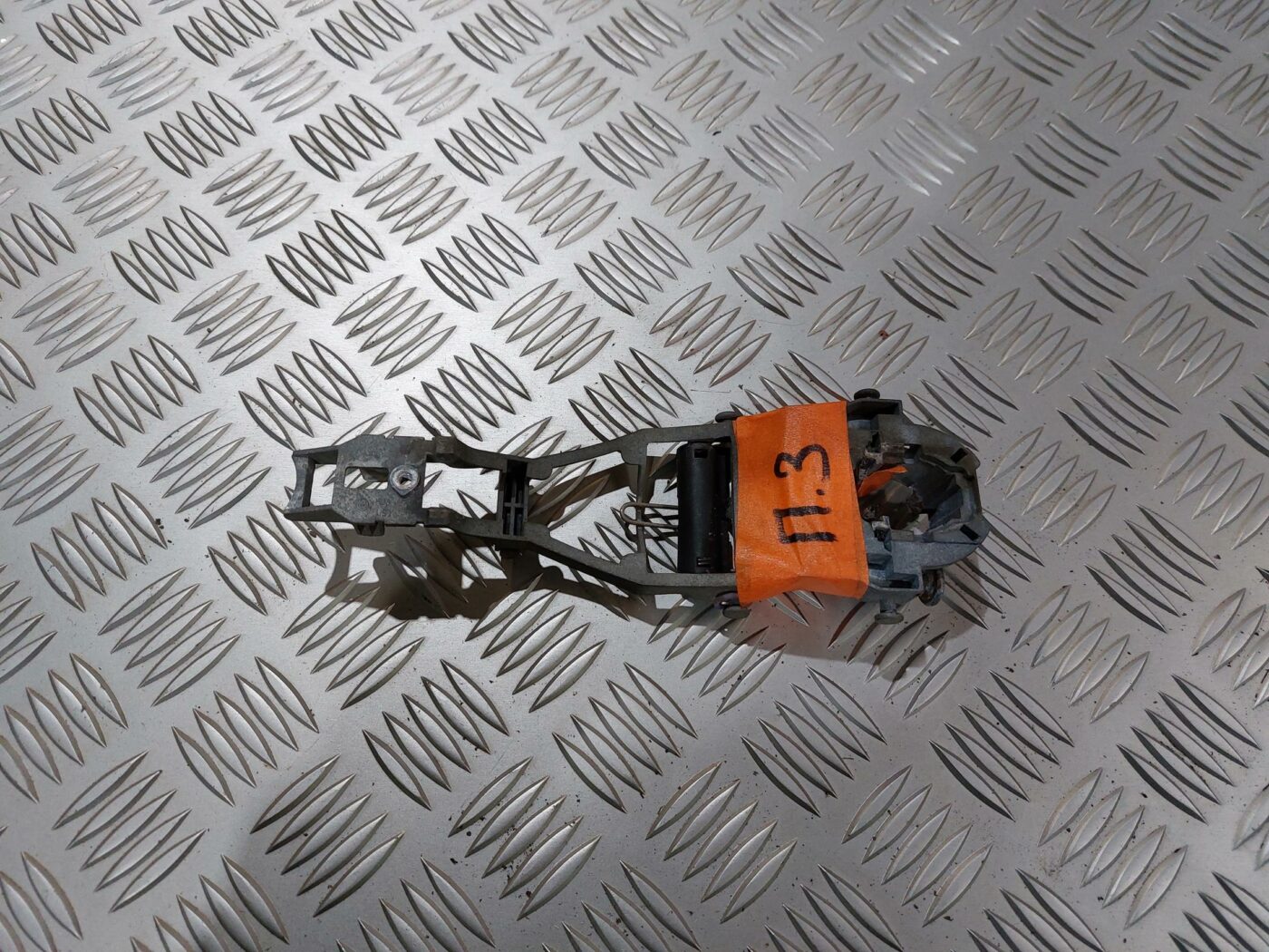 Durvju roktura iekšējais stiprinājums priekš VW JETTA 2008 1 Durvju roktura iekšējais stiprinājums priekš VW JETTA 2008