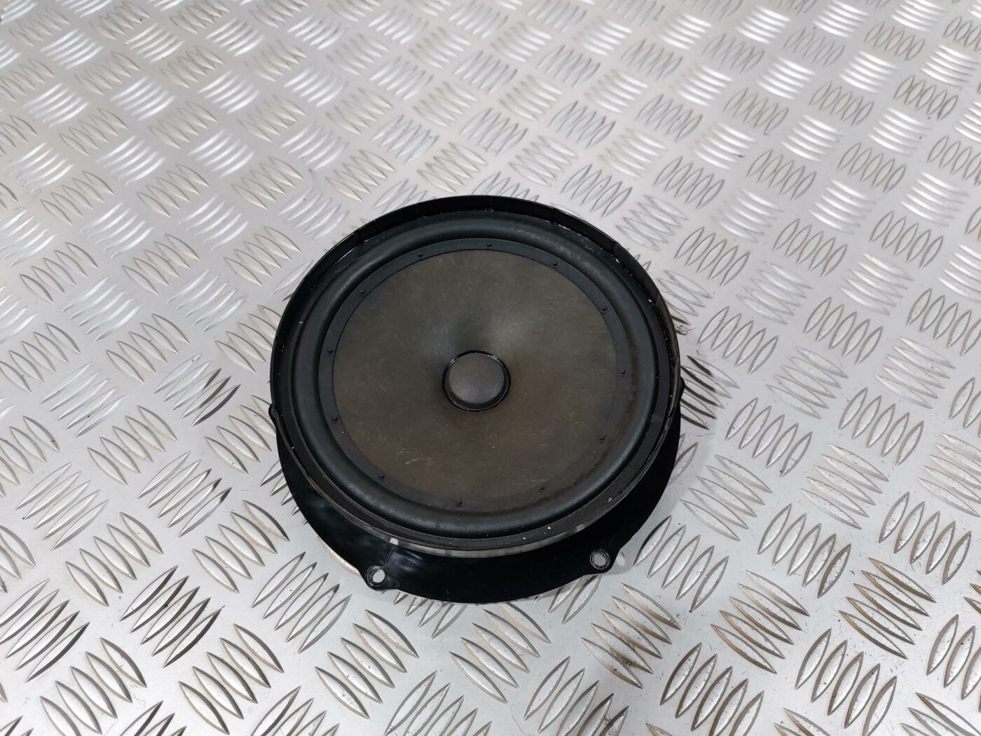 Durvju skaļrunis, apakšā priekš VW JETTA 2008 1 Durvju skaļrunis, apakšā priekš VW JETTA 2008