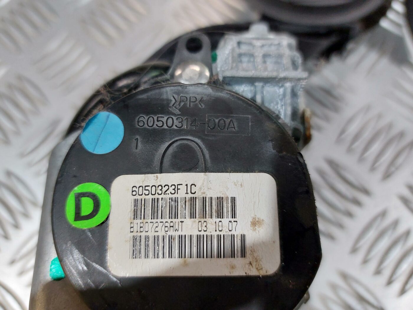 Priekšējā labā drošības josta priekš VW JETTA 2008 3 Priekšējā labā drošības josta priekš VW JETTA 2008