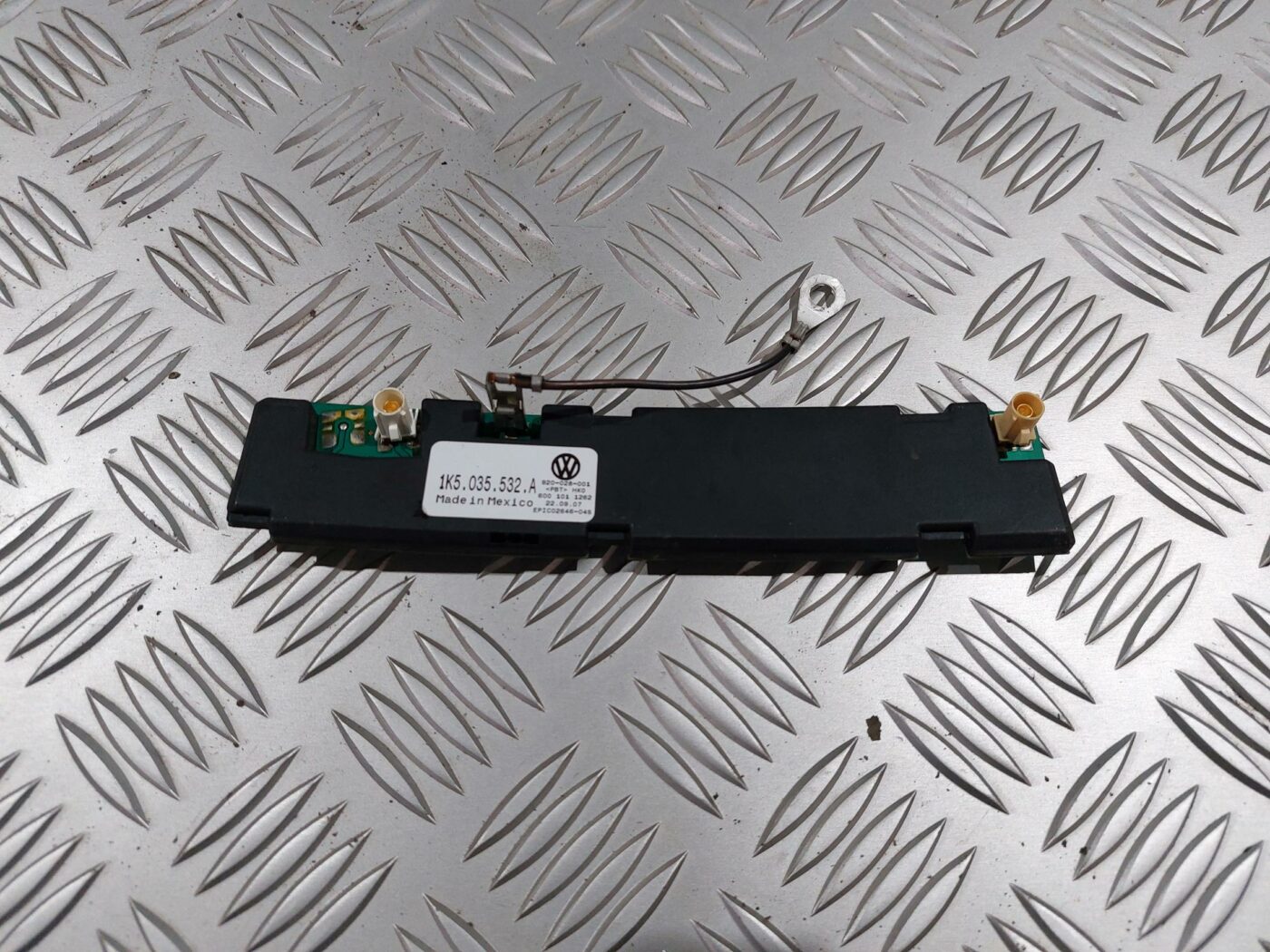 Antenas vadības bloks priekš VW JETTA 2008 1 Antenas vadības bloks priekš VW JETTA 2008