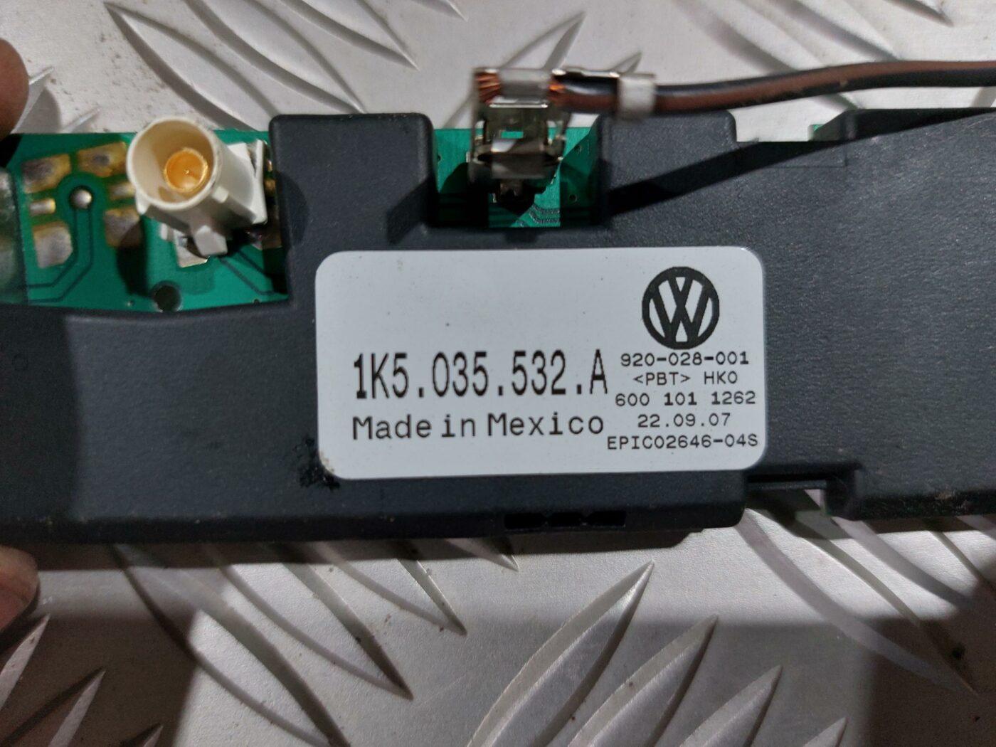 Antenas vadības bloks priekš VW JETTA 2008 3 Antenas vadības bloks priekš VW JETTA 2008
