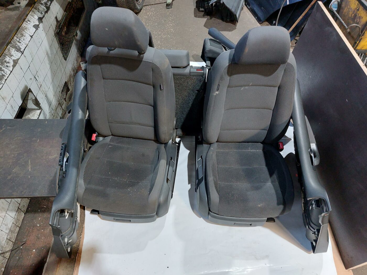 Sēdekļu komplekts priekš VW JETTA 2008 2 Sēdekļu komplekts priekš VW JETTA 2008