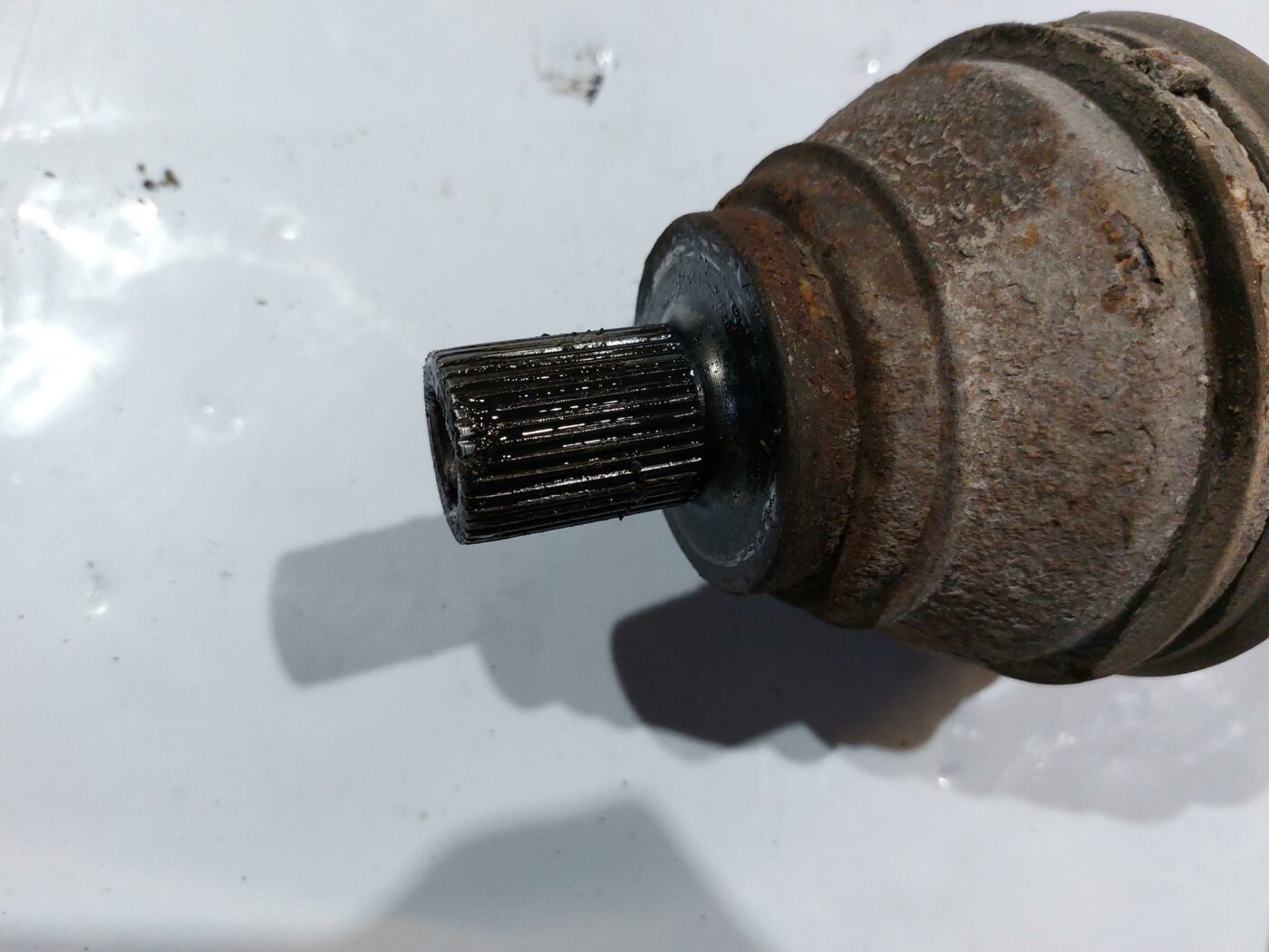 Pusass priekšēja labā priekš VW JETTA 2008 3 Pusass priekšēja labā priekš VW JETTA 2008