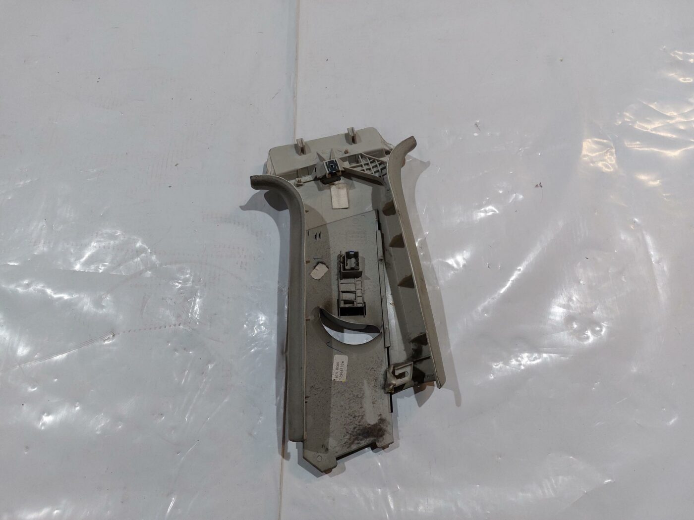 Vidējas salona statnes apdare priekš VW JETTA 2008 2 Vidējas salona statnes apdare priekš VW JETTA 2008