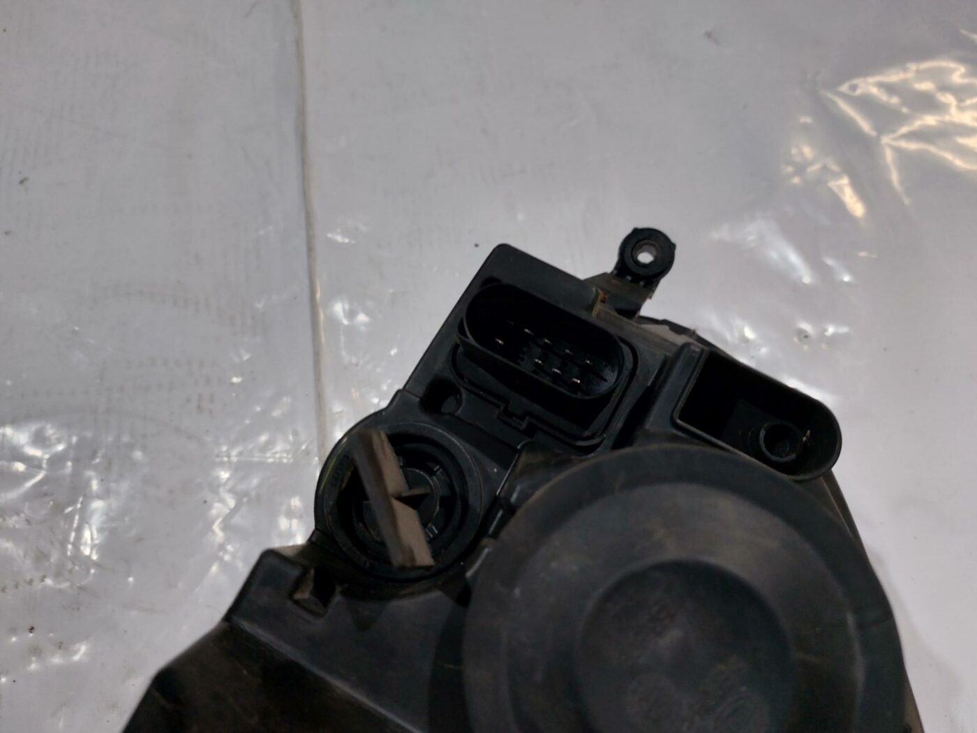 Priekšējais labais lukturis priekš VW JETTA 2008 3 Priekšējais labais lukturis priekš VW JETTA 2008