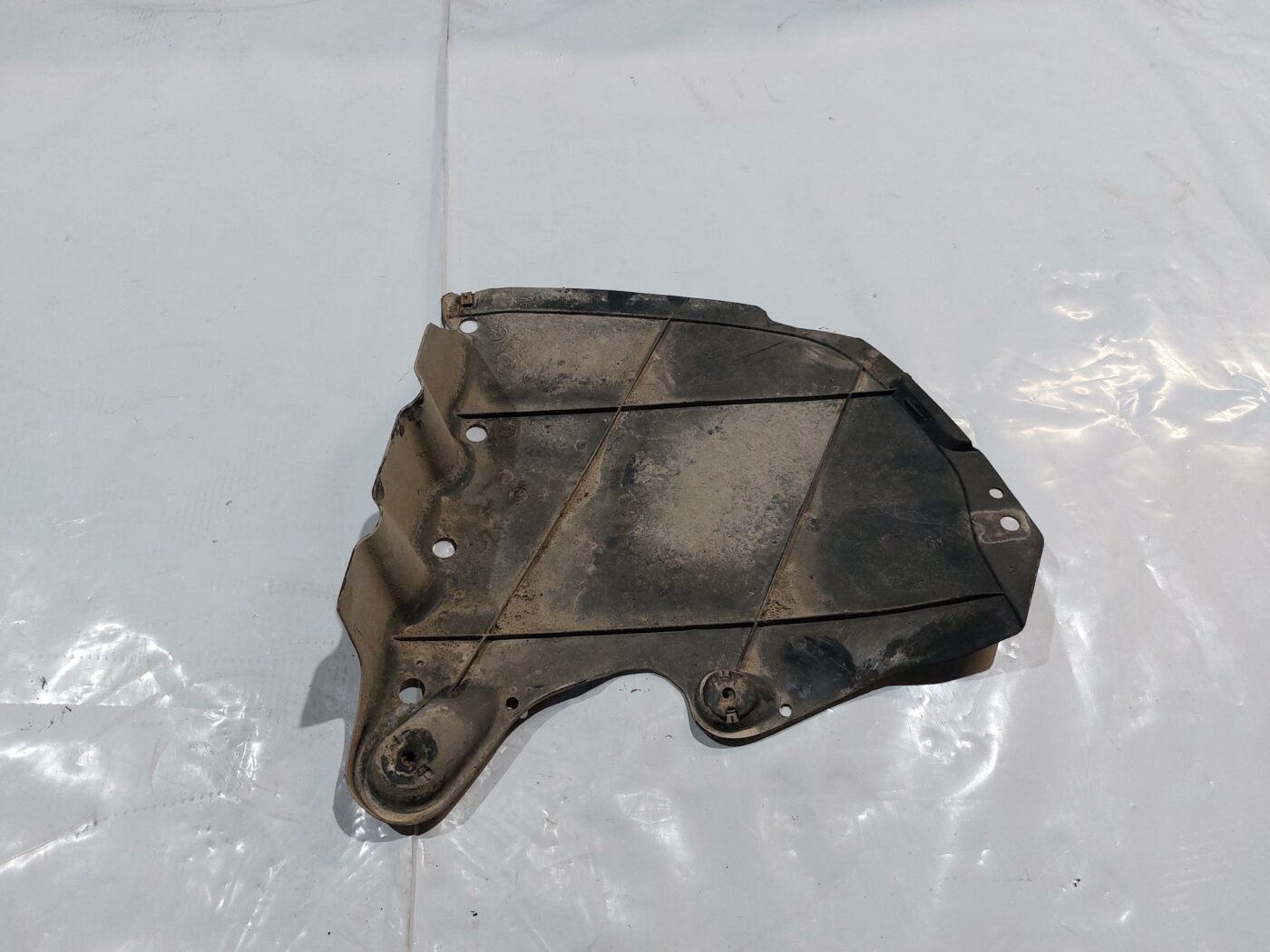 Dzinēja aizsargdaļas priekš VW JETTA 2008 1 Dzinēja aizsargdaļas priekš VW JETTA 2008