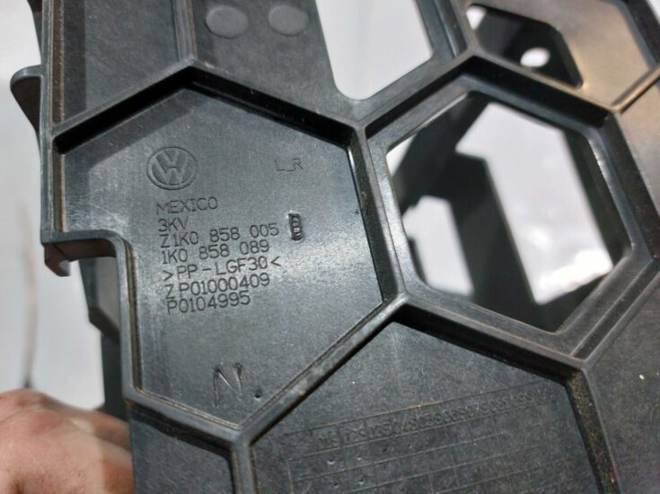 Mērinstrumentu paneļa iekšējā plastmasa priekš VW JETTA 2008