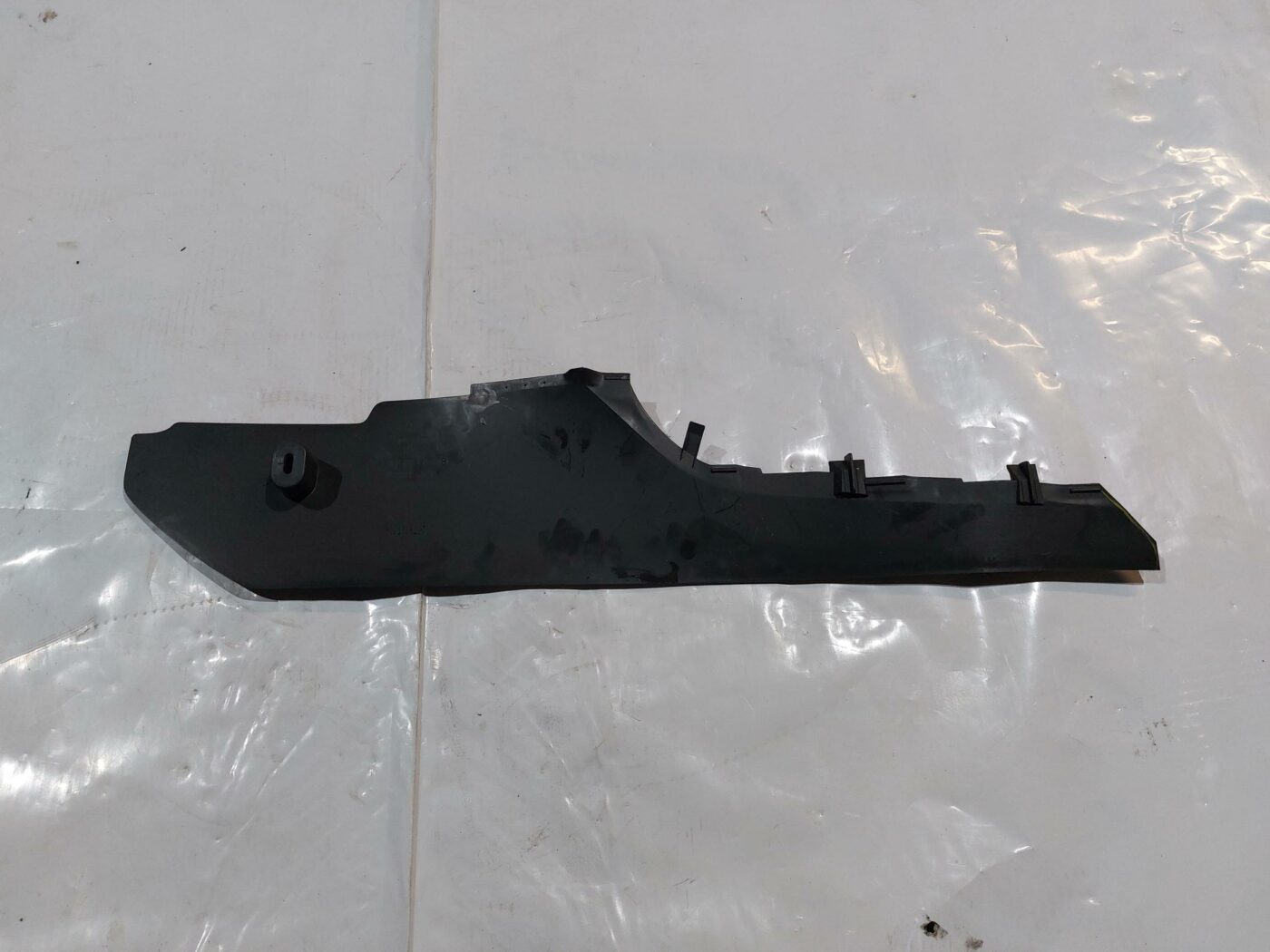 Centrālās konsoles (apdares) sānu panelis priekš VW JETTA 2008 2 Centrālās konsoles (apdares) sānu panelis priekš VW JETTA 2008