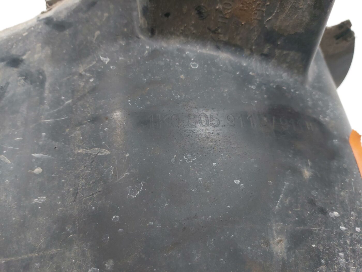 Priekšējais kreisais paspārns priekš VW JETTA 2008 3 Priekšējais kreisais paspārns priekš VW JETTA 2008