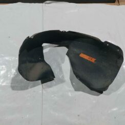 Priekšējais kreisais paspārns priekš VW JETTA 2008