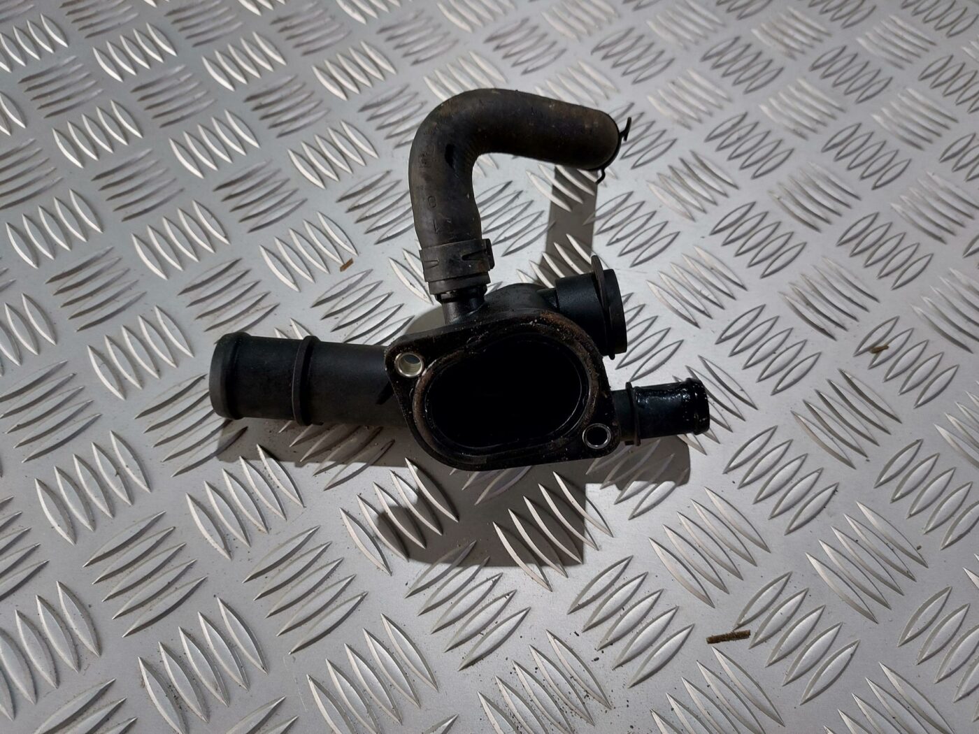 Termostata korpuss priekš VW JETTA 2008 2 Termostata korpuss priekš VW JETTA 2008