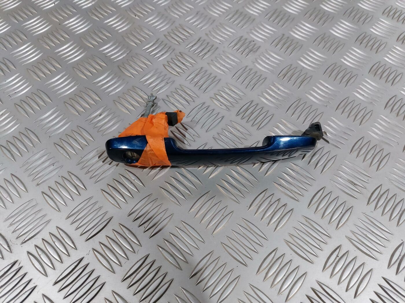 Priekšējāis kreisais durvju rokturis priekš TOYOTA COROLLA VERSO 2006 1 Priekšējāis kreisais durvju rokturis priekš TOYOTA COROLLA VERSO 2006