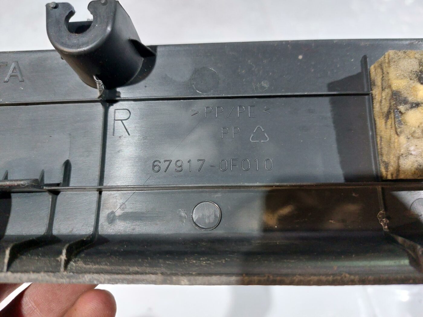 Sliekšņa aizmugurēja laba uzlika (salonā) priekš TOYOTA COROLLA VERSO 2006 3 Sliekšņa aizmugurēja laba uzlika (salonā) priekš TOYOTA COROLLA VERSO 2006