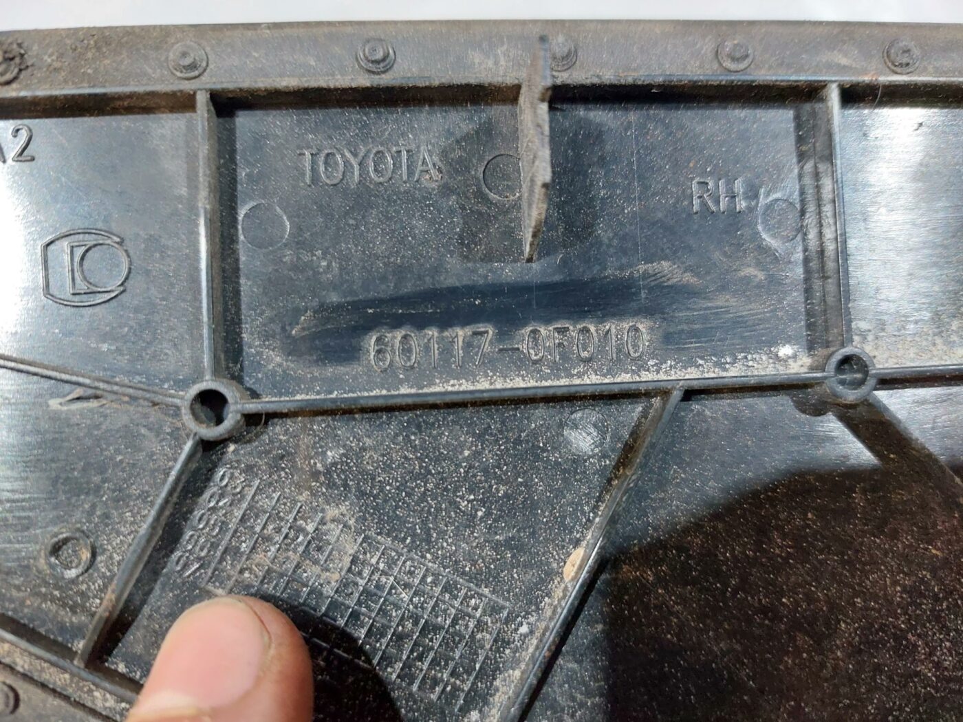 Priekšēja spārna uzlika/moldings priekš TOYOTA COROLLA VERSO 2006 3 Priekšēja spārna uzlika/moldings priekš TOYOTA COROLLA VERSO 2006