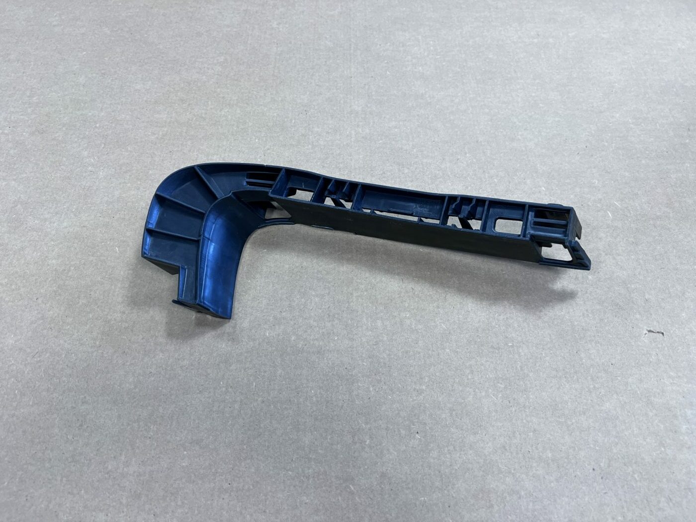 Priekšēja bufera kronšteins priekš BMW X5 E70 2006-2013 1 Priekšēja bufera kronšteins priekš BMW X5 E70 2006-2013