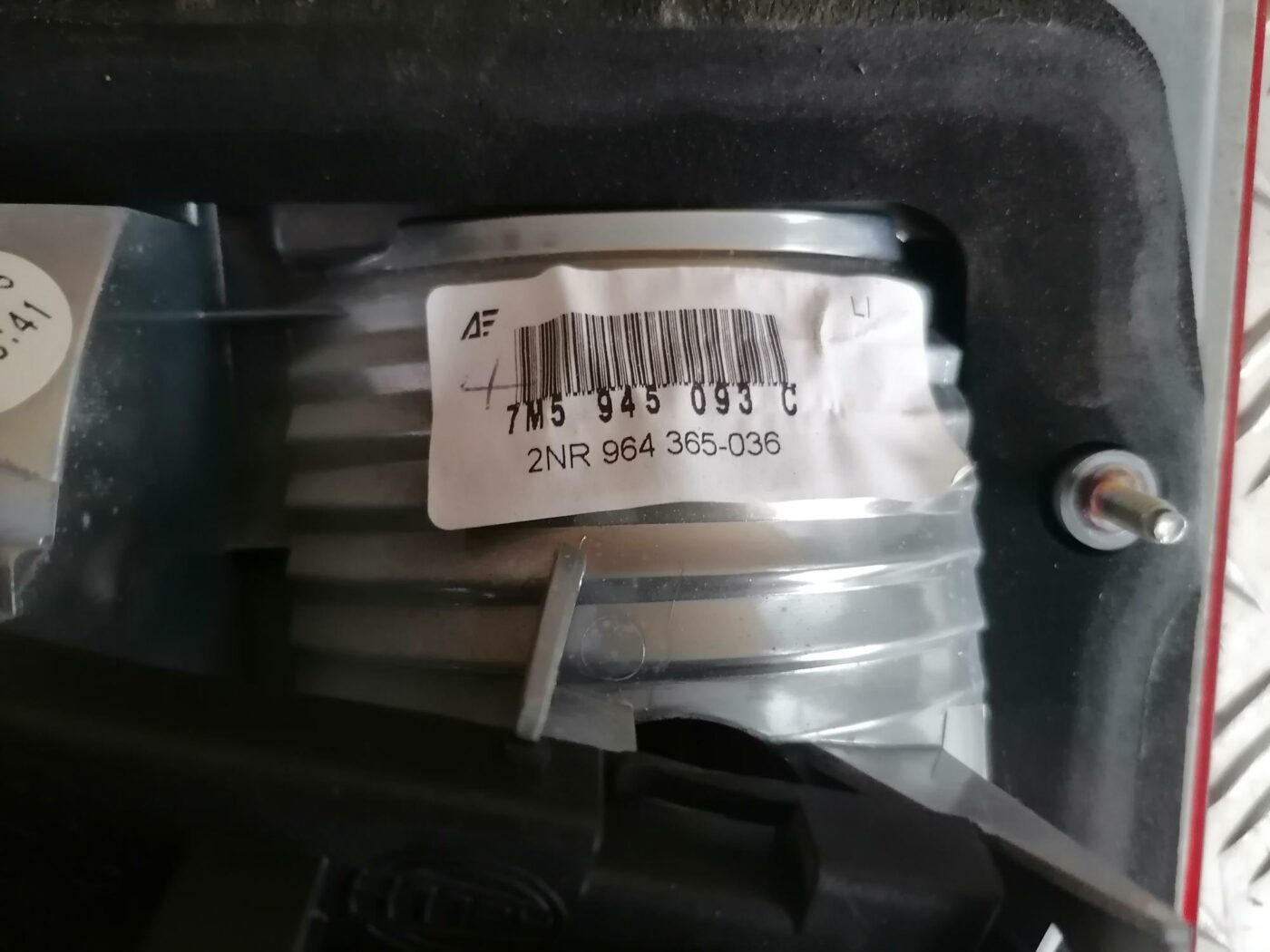 Bagāžnieka vāka kreisais lukturis priekš FORD GALAXY 2005 4 Bagāžnieka vāka kreisais lukturis priekš FORD GALAXY 2005