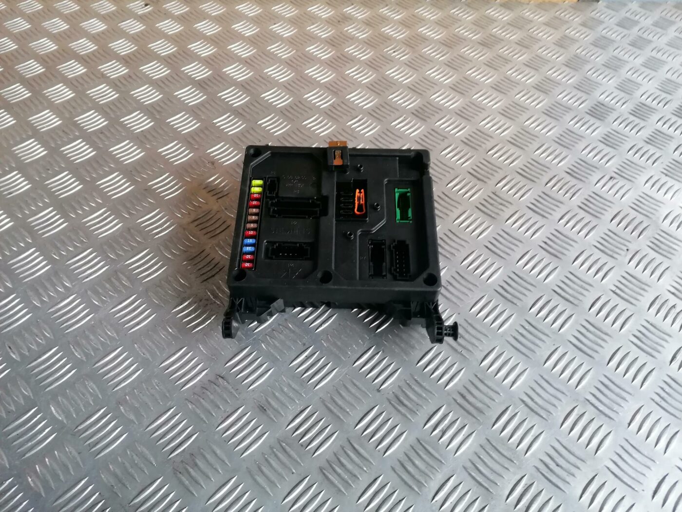 Drošinātāju bloks priekš FORD GALAXY 2005 1 Drošinātāju bloks priekš FORD GALAXY 2005