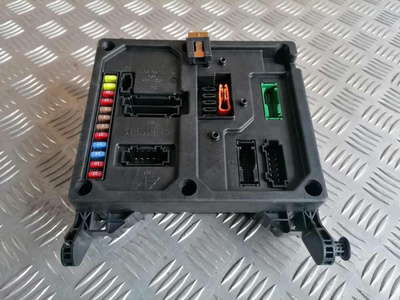 Drošinātāju bloks priekš FORD GALAXY 2005 2 Drošinātāju bloks priekš FORD GALAXY 2005