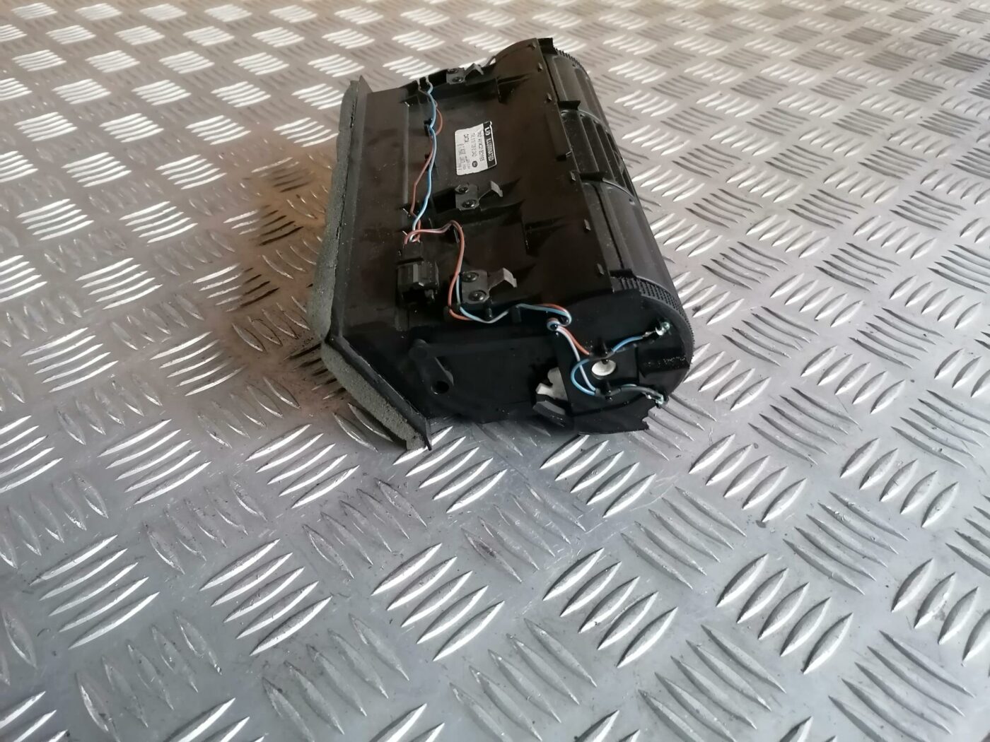 Mērinstrumentu paneļa gaisa vads, centrā priekš FORD GALAXY 2005 3 Mērinstrumentu paneļa gaisa vads, centrā priekš FORD GALAXY 2005