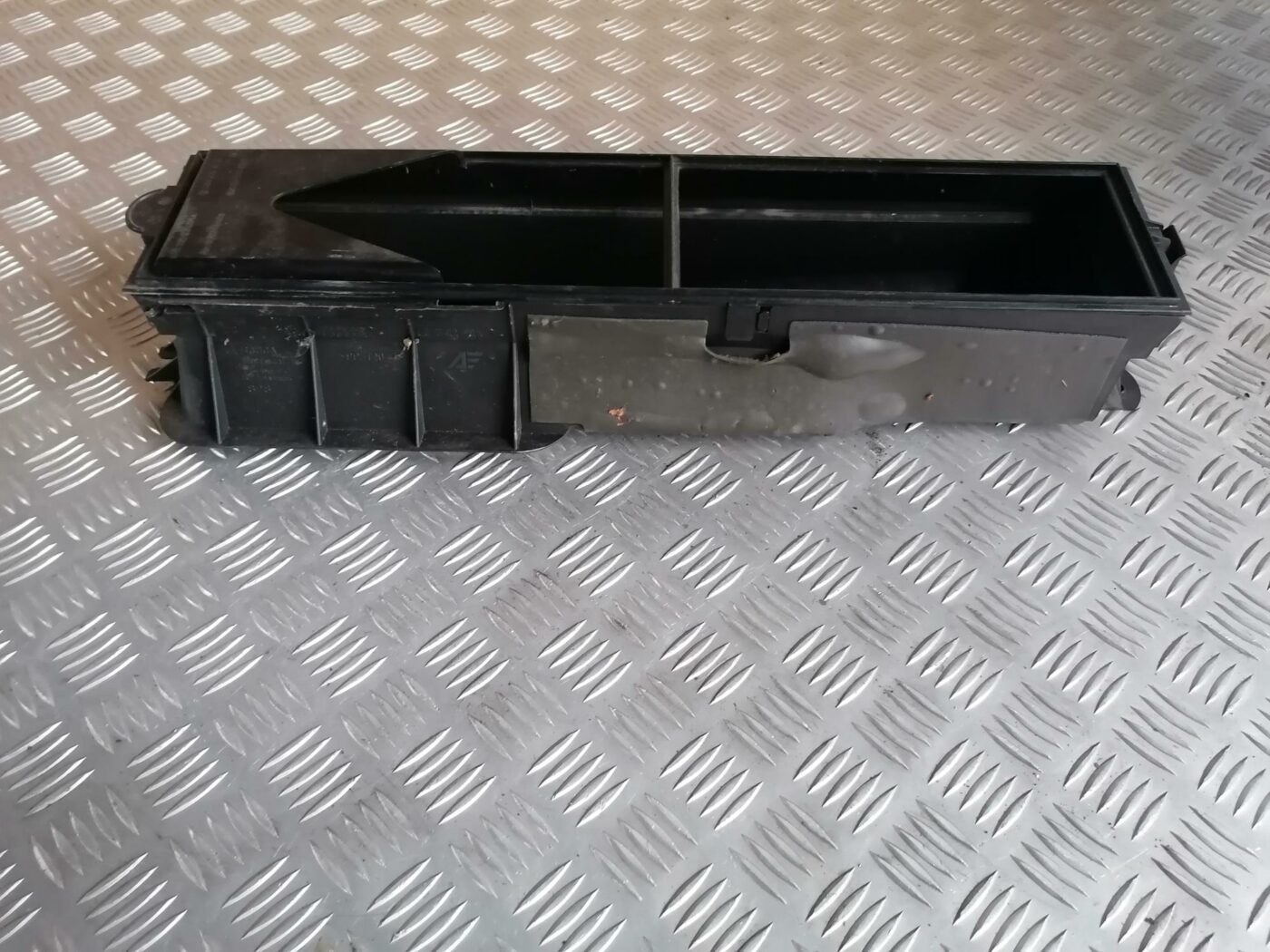 Salona gaisa filtra korpuss priekš FORD GALAXY 2005 2 Salona gaisa filtra korpuss priekš FORD GALAXY 2005