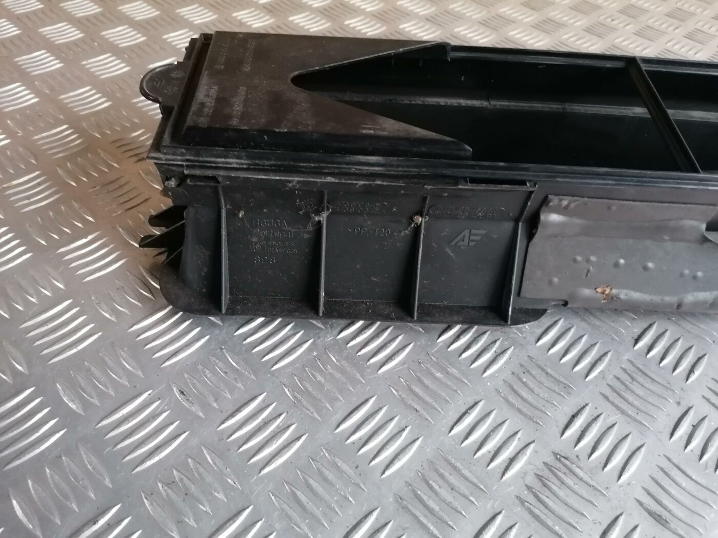 Salona gaisa filtra korpuss priekš FORD GALAXY 2005 3 Salona gaisa filtra korpuss priekš FORD GALAXY 2005