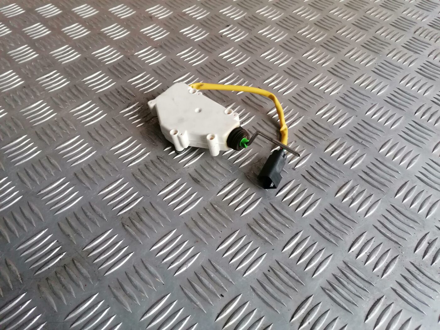 Degvielas tvertnes vāka slēdzene priekš FORD GALAXY 2005 2 Degvielas tvertnes vāka slēdzene priekš FORD GALAXY 2005