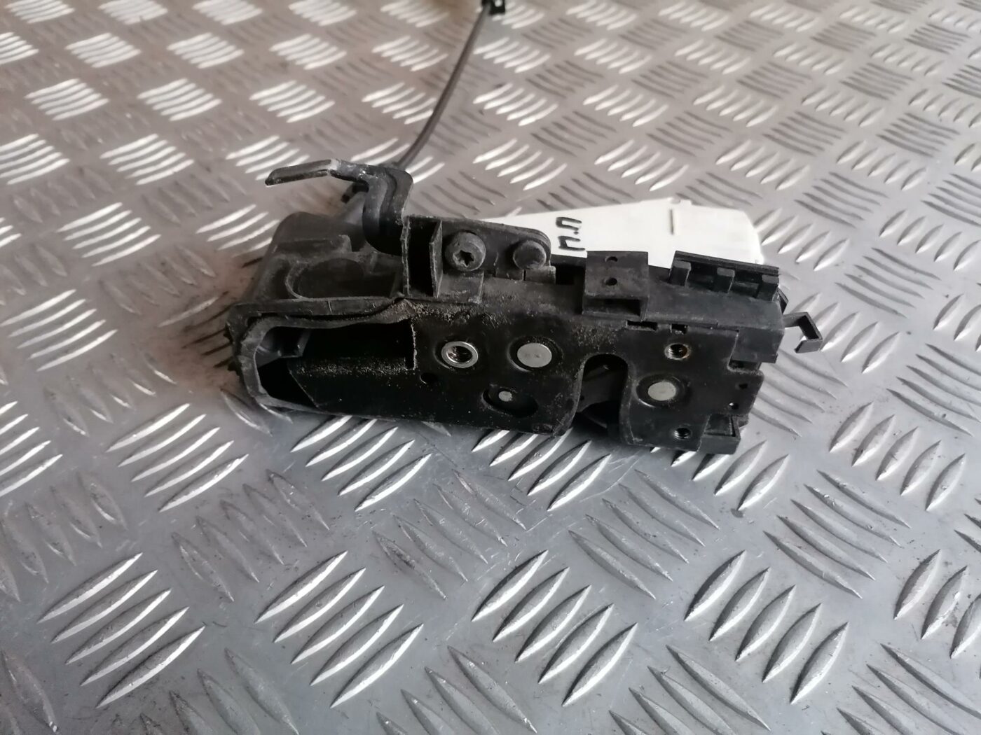 Priekšējo labo durvju slēdzene priekš FORD GALAXY 2005 2 Priekšējo labo durvju slēdzene priekš FORD GALAXY 2005