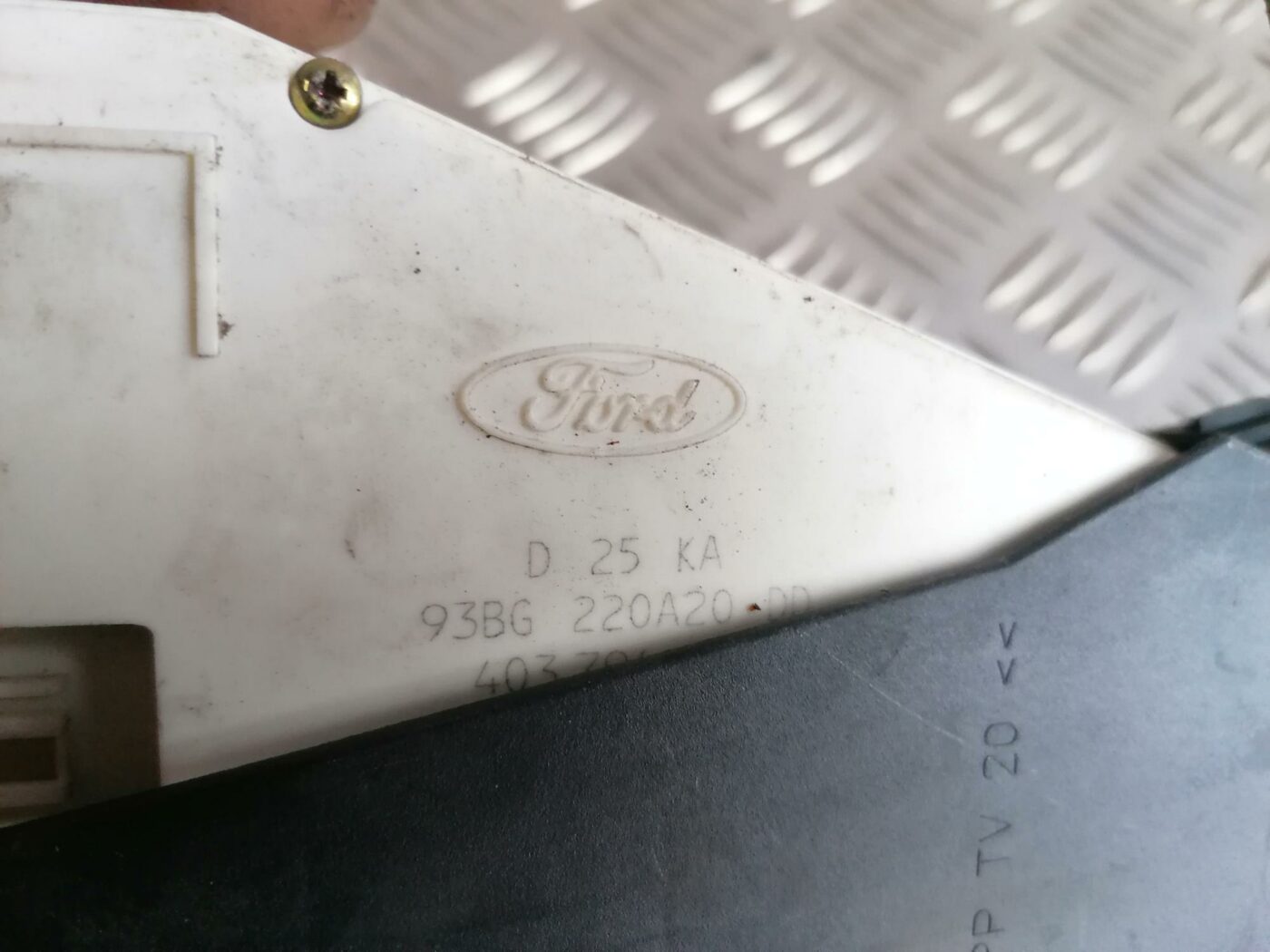 Priekšējo labo durvju slēdzene priekš FORD GALAXY 2005 4 Priekšējo labo durvju slēdzene priekš FORD GALAXY 2005