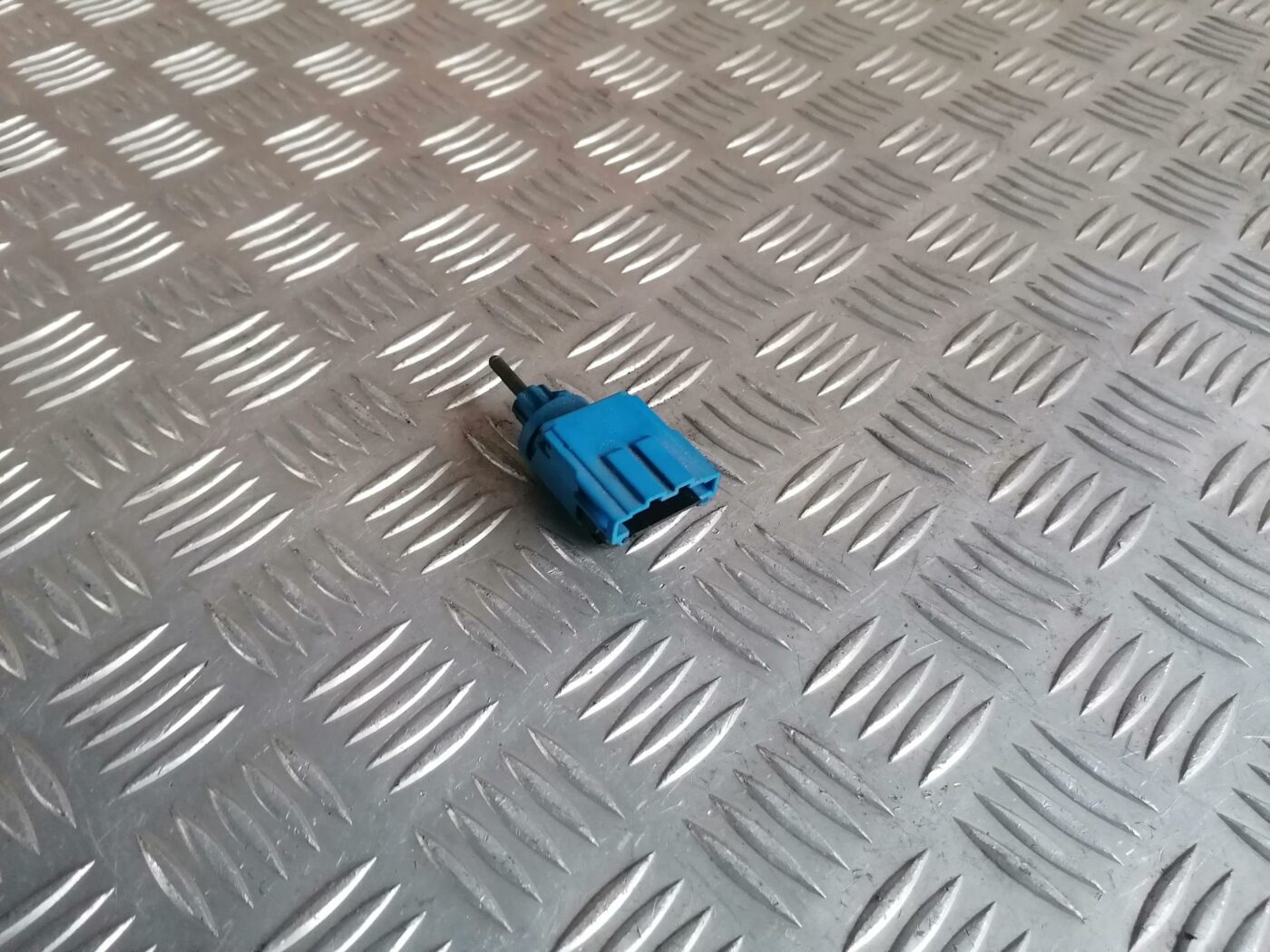 Bremžu signāla slēdzis priekš FORD GALAXY 2005 3 Bremžu signāla slēdzis priekš FORD GALAXY 2005