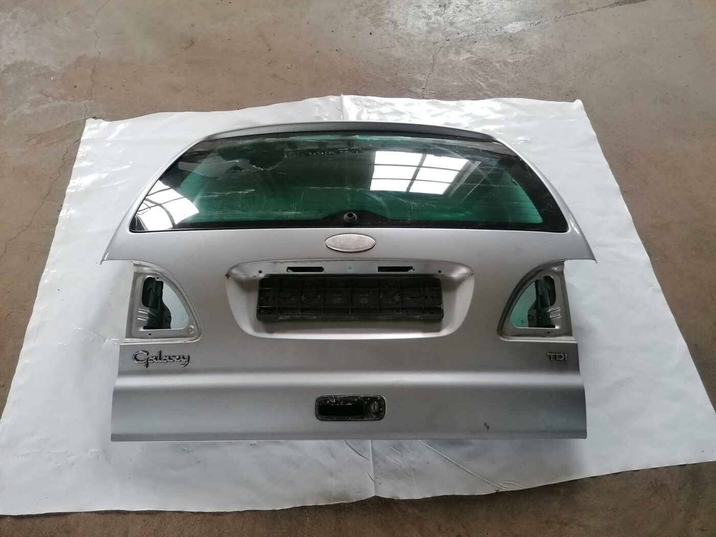 Bagāžnieka vāks priekš FORD GALAXY 2005 1 Bagāžnieka vāks priekš FORD GALAXY 2005