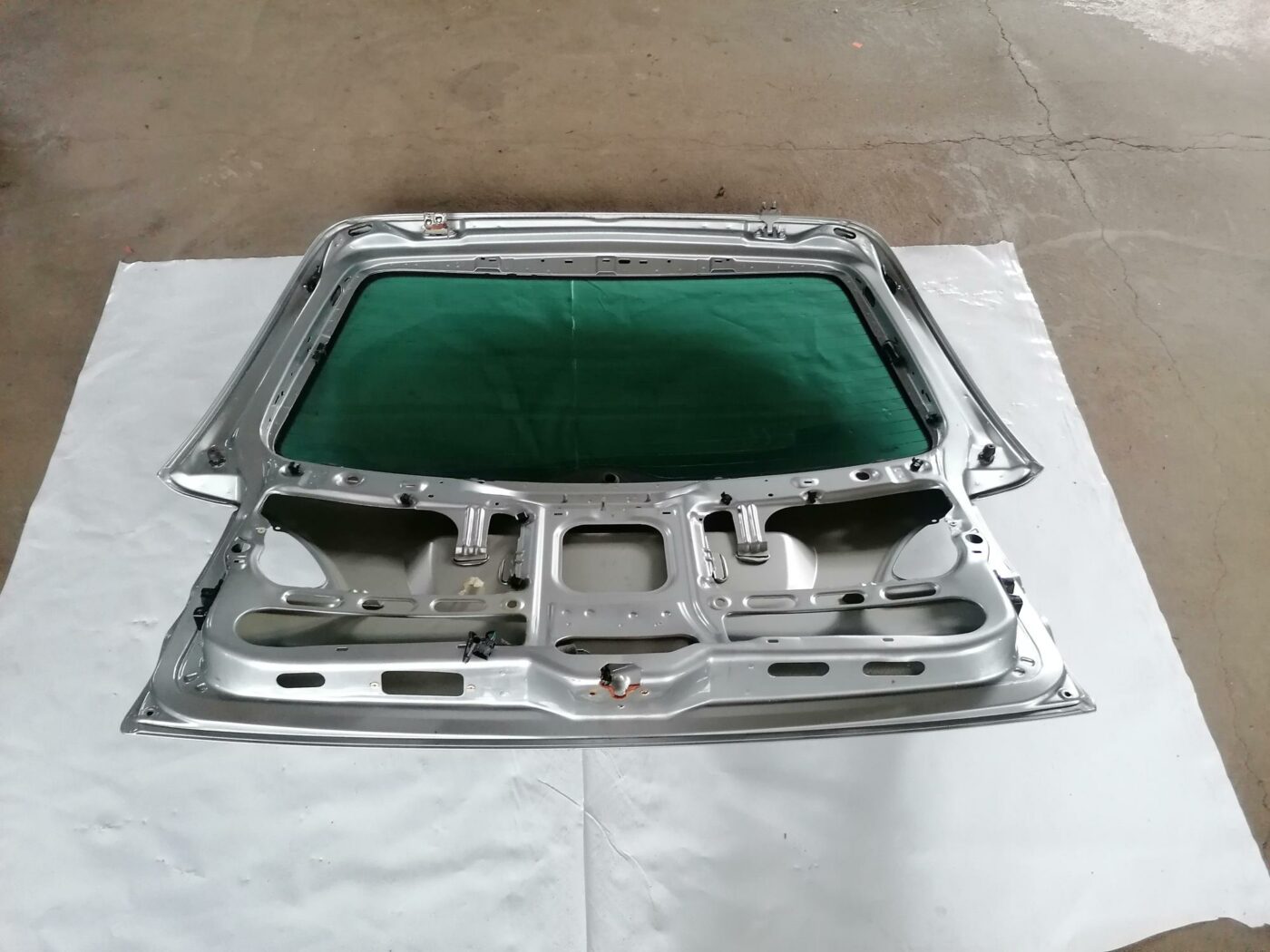 Bagāžnieka vāks priekš FORD GALAXY 2005 10 Bagāžnieka vāks priekš FORD GALAXY 2005