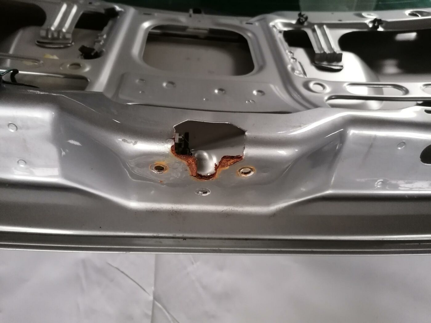 Bagāžnieka vāks priekš FORD GALAXY 2005 9 Bagāžnieka vāks priekš FORD GALAXY 2005