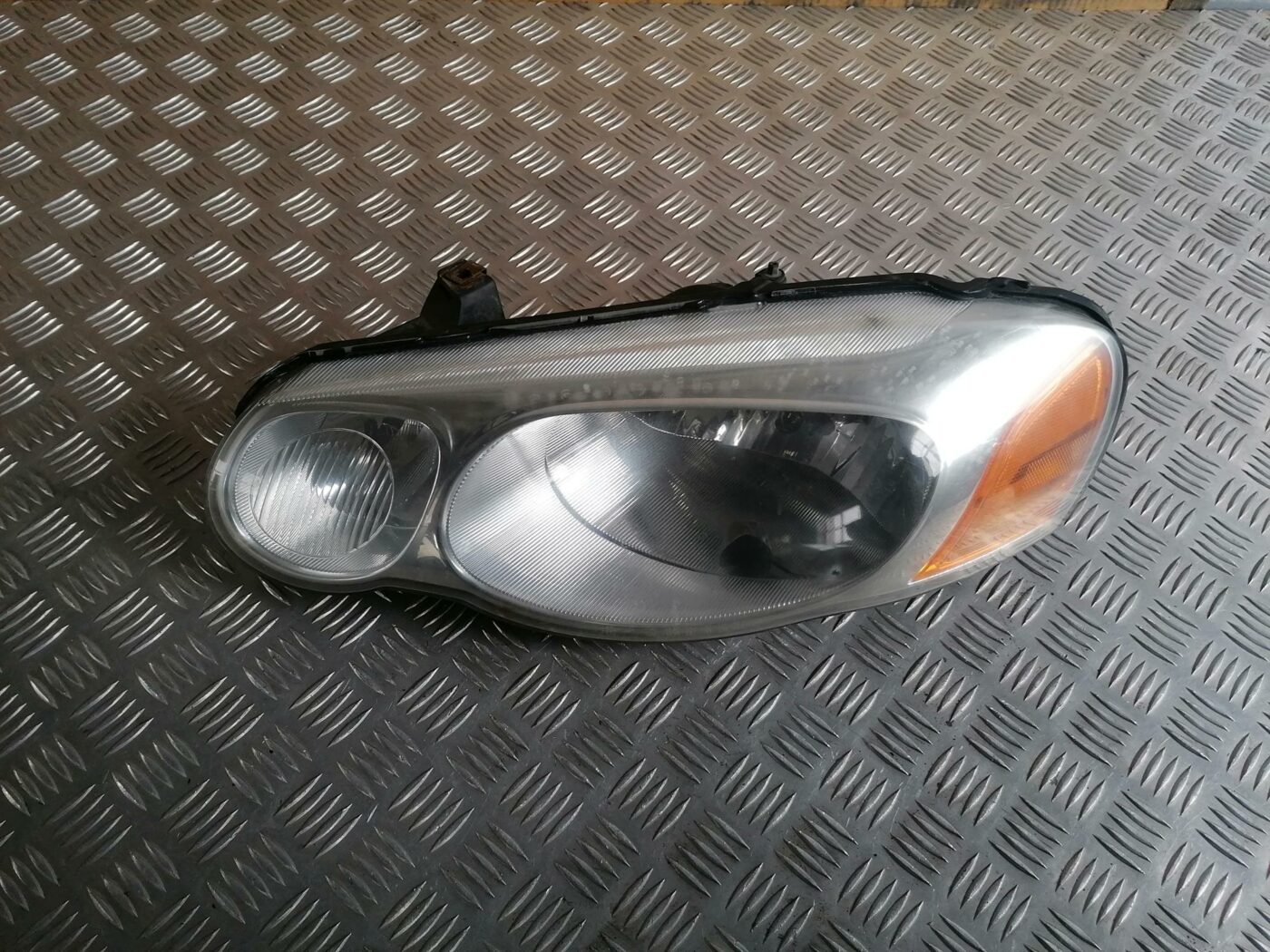 Priekšējais kreisais lukturis priekš CHRYSLER SEBRING 2006 1 Priekšējais kreisais lukturis priekš CHRYSLER SEBRING 2006