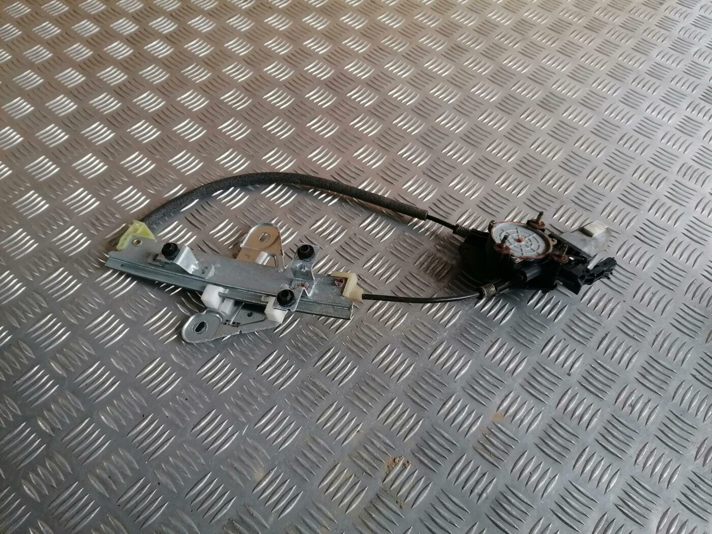 Stikla pacelšanas mehānisms aizmugurējais kreisais priekš CHRYSLER SEBRING 2006 1 Stikla pacelšanas mehānisms aizmugurējais kreisais priekš CHRYSLER SEBRING 2006