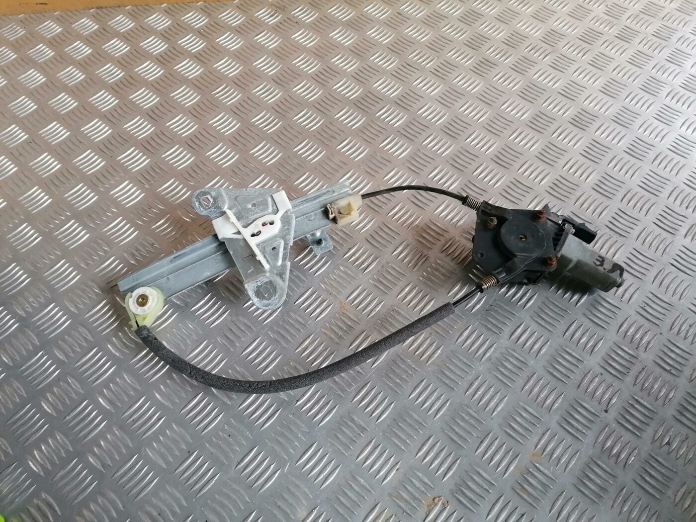 Stikla pacelšanas mehānisms aizmugurējais kreisais priekš CHRYSLER SEBRING 2006 2 Stikla pacelšanas mehānisms aizmugurējais kreisais priekš CHRYSLER SEBRING 2006