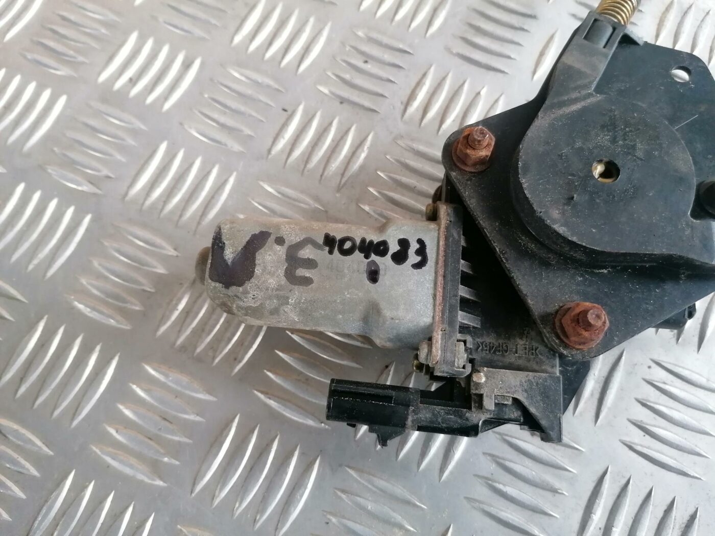 Stikla pacelšanas mehānisms aizmugurējais kreisais priekš CHRYSLER SEBRING 2006 3 Stikla pacelšanas mehānisms aizmugurējais kreisais priekš CHRYSLER SEBRING 2006