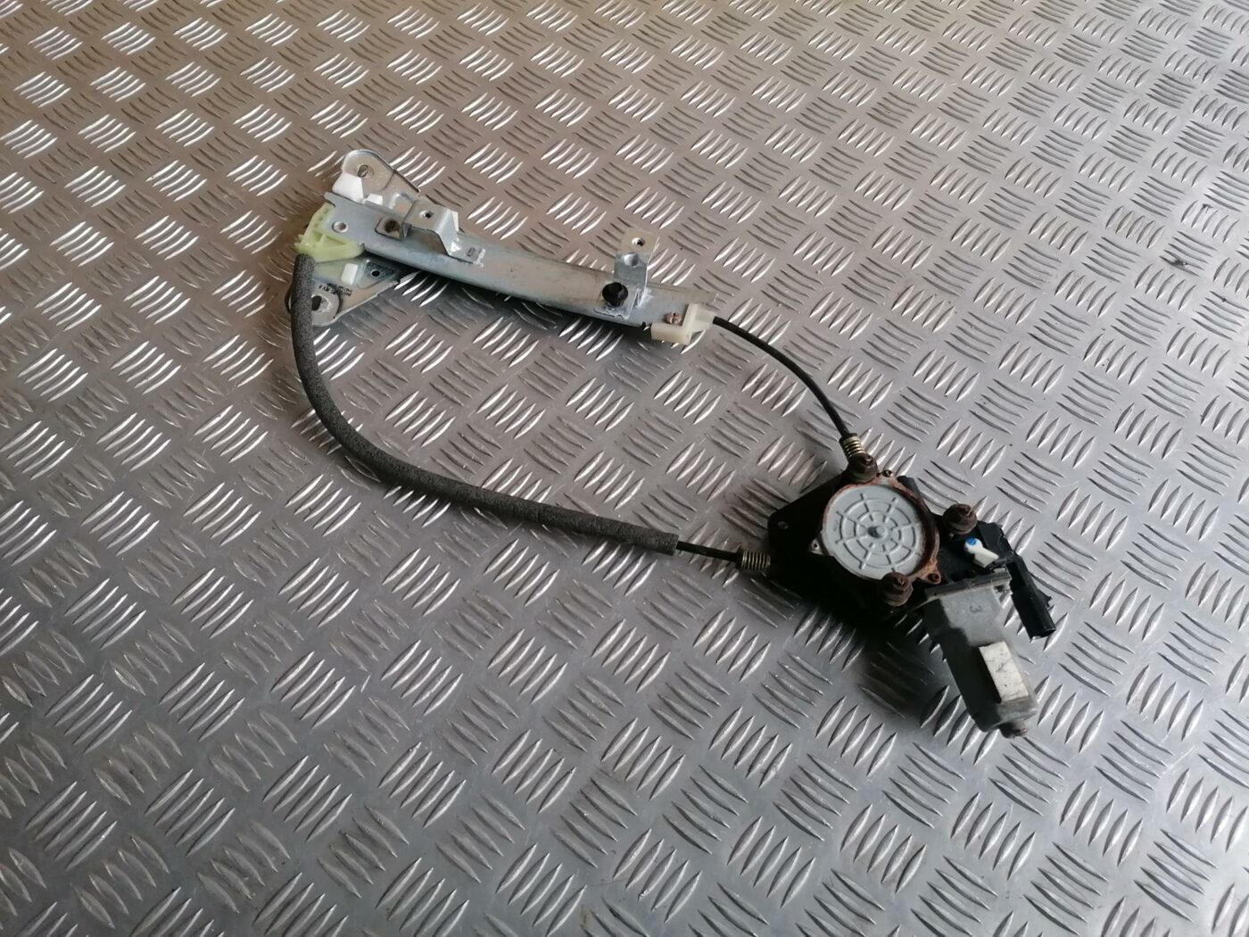 Stikla pacelšanas mehānisms aizmugurējais labais priekš CHRYSLER SEBRING 2006 1 Stikla pacelšanas mehānisms aizmugurējais labais priekš CHRYSLER SEBRING 2006