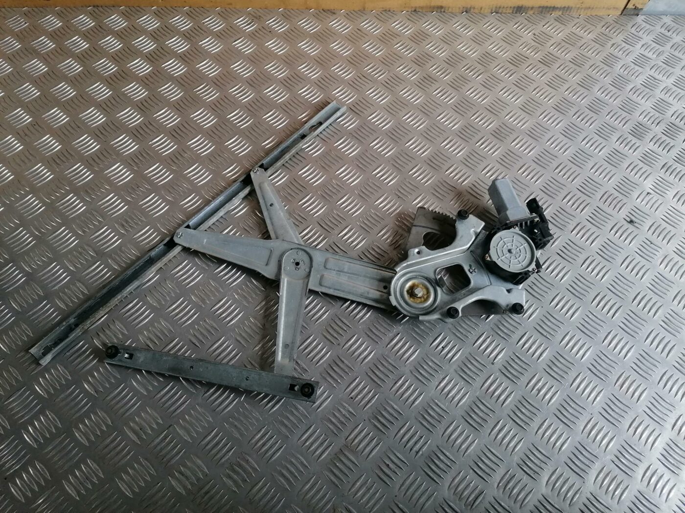 Stikla pacelšanas mehānisms priekšējais labais priekš CHRYSLER SEBRING 2006 2 Stikla pacelšanas mehānisms priekšējais labais priekš CHRYSLER SEBRING 2006