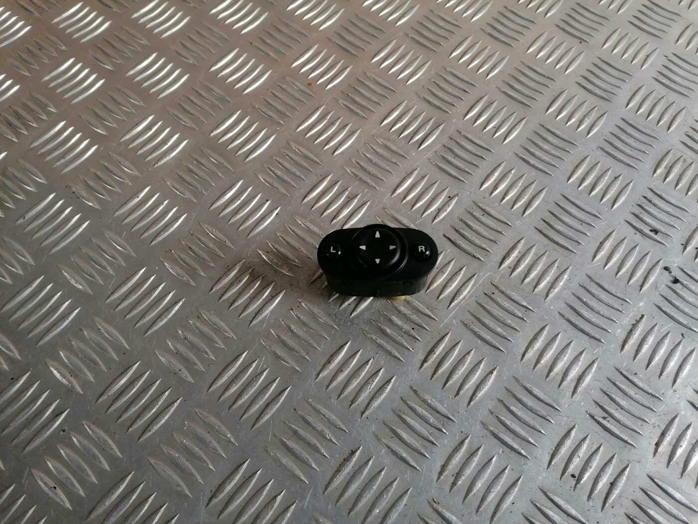 Spoguļa regulēšanas poga priekš CHRYSLER SEBRING 2006 1 Spoguļa regulēšanas poga priekš CHRYSLER SEBRING 2006