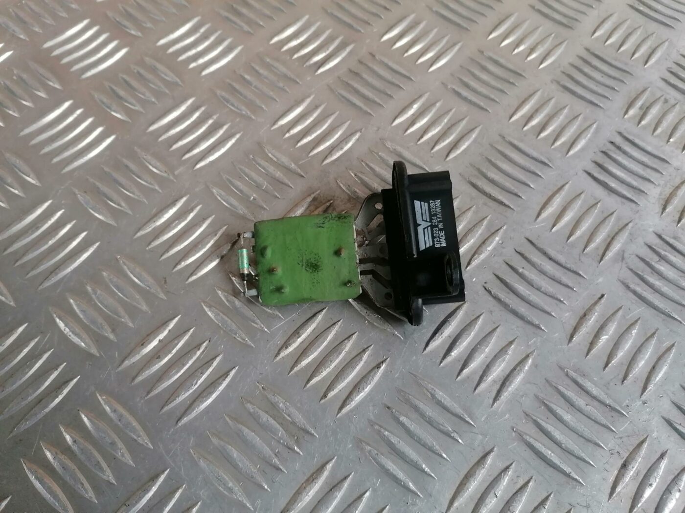 Salona ventilatora rezistors priekš CHRYSLER SEBRING 2006 1 Salona ventilatora rezistors priekš CHRYSLER SEBRING 2006