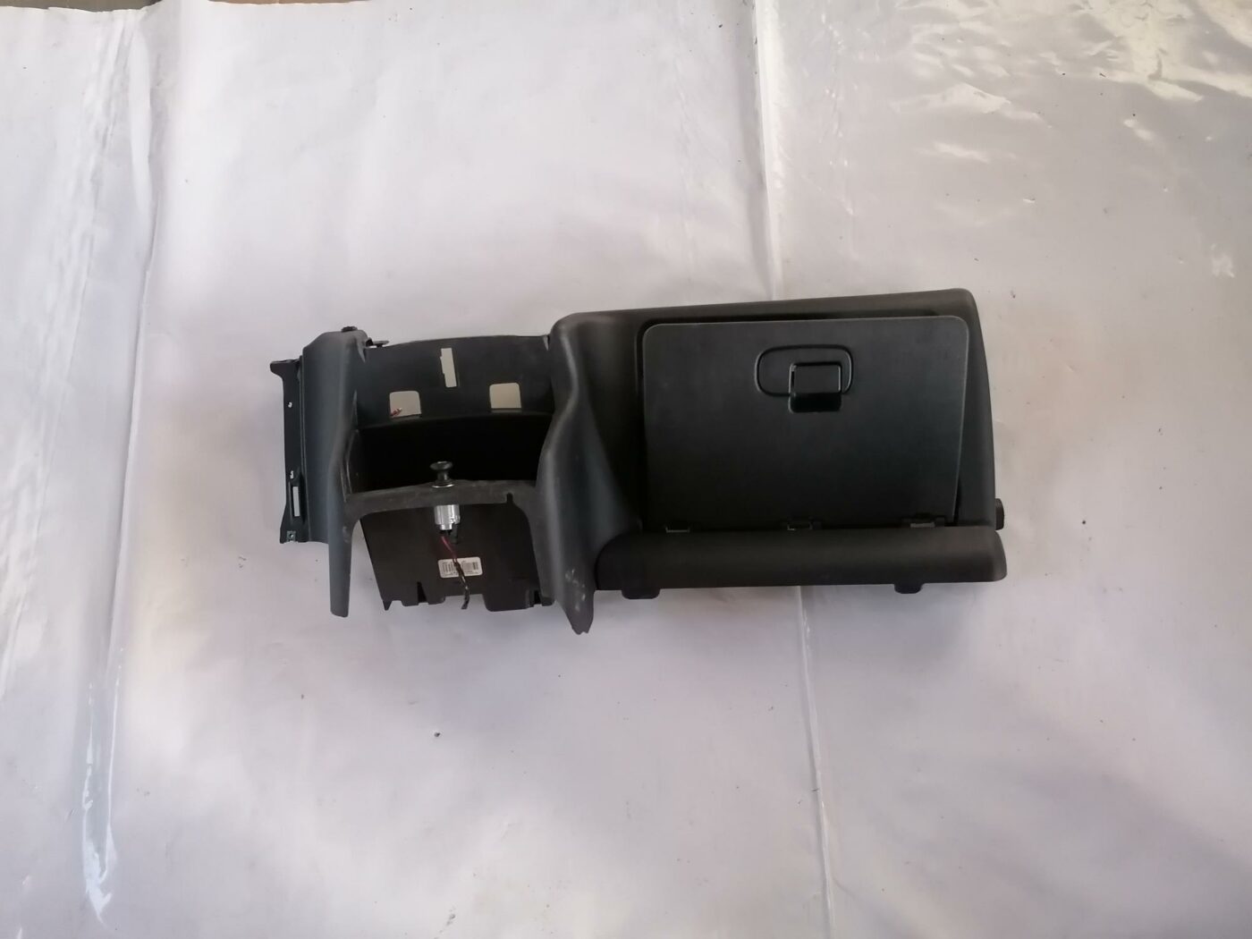 Mantu glabāšanas nodalījums pasažiera pusē priekš CHRYSLER SEBRING 2006 1 Mantu glabāšanas nodalījums pasažiera pusē priekš CHRYSLER SEBRING 2006