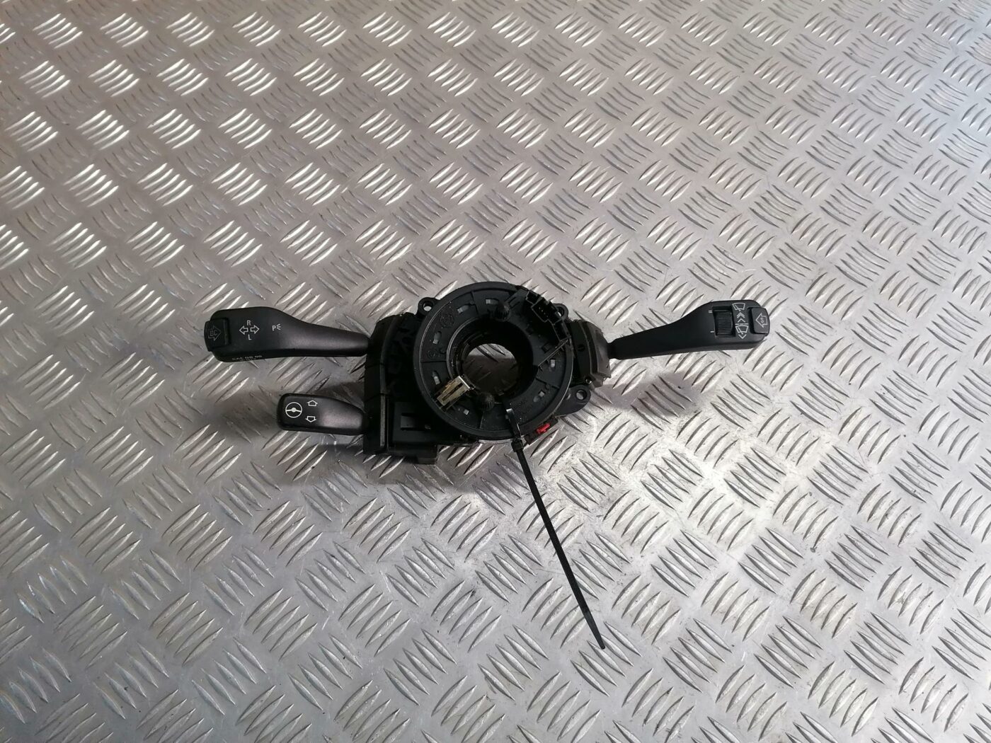 Stūres statnes slēdzis priekš BMW 530D E39 2001 TOURING 1 Stūres statnes slēdzis priekš BMW 530D E39 2001 TOURING