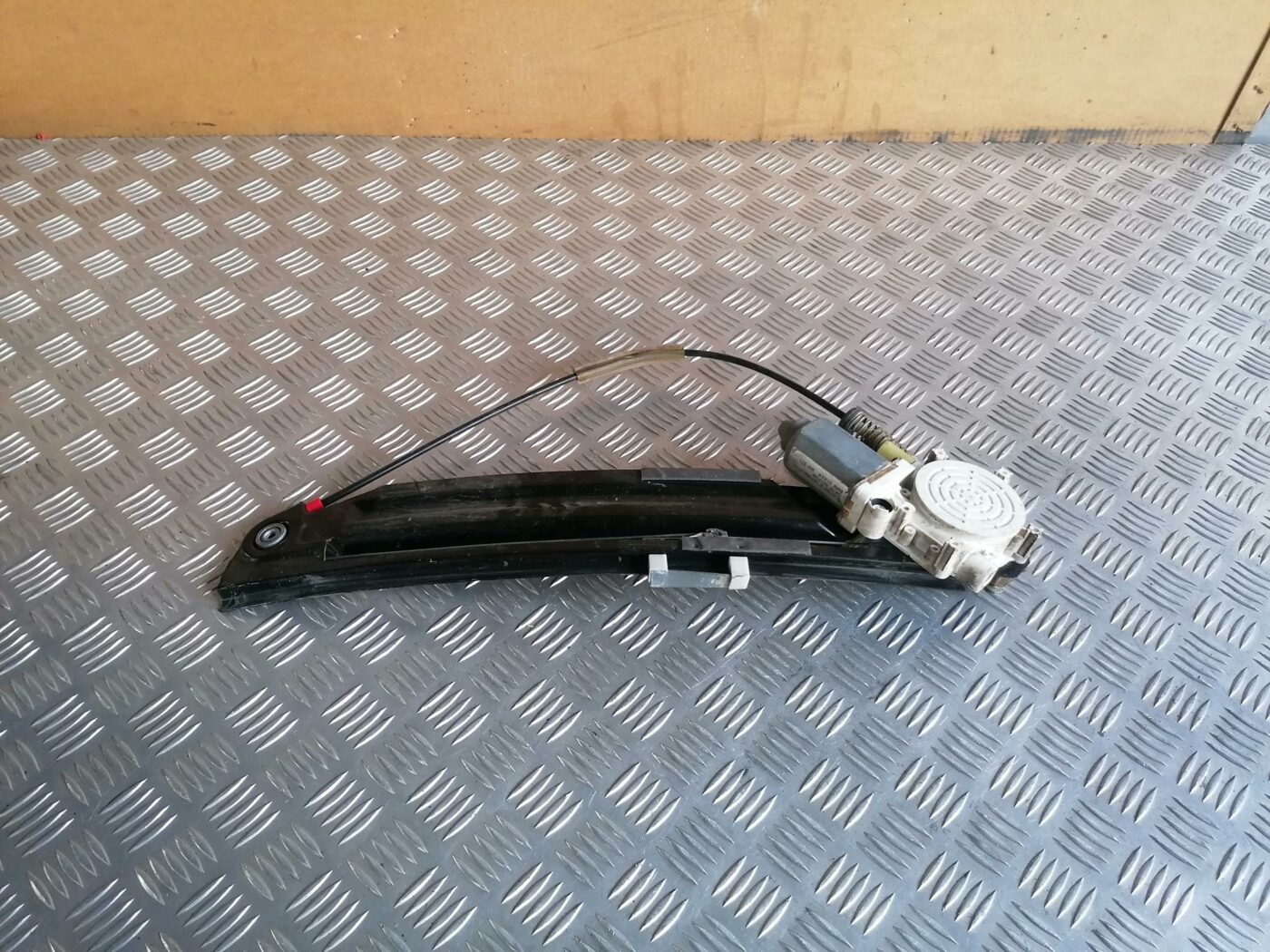 Stikla pacelšanas mehānisms aizmugurējais labais priekš BMW 530D E39 2001 TOURING 3 Stikla pacelšanas mehānisms aizmugurējais labais priekš BMW 530D E39 2001 TOURING