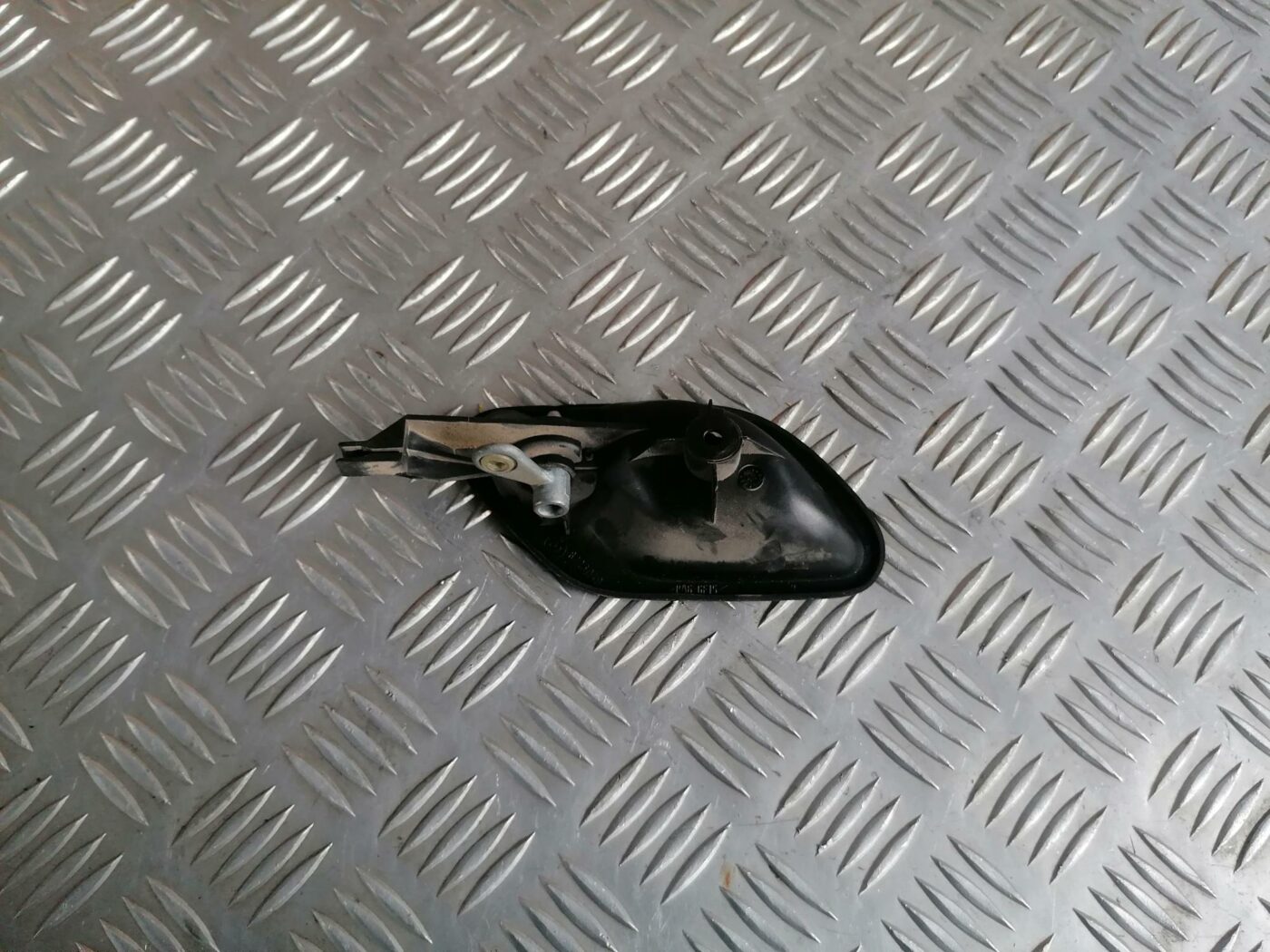 Salona durvju rokturis, aizmugures kreisais priekš BMW 530D E39 2001 TOURING 2 Salona durvju rokturis, aizmugures kreisais priekš BMW 530D E39 2001 TOURING