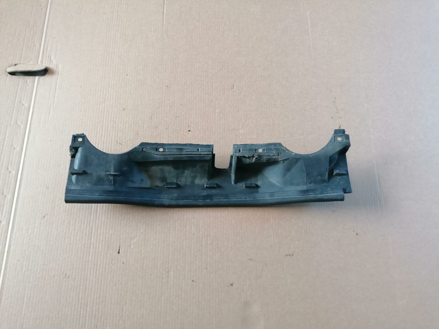Dzinēja nodalījuma plastmasa priekš BMW 530D E39 2001 TOURING 4 Dzinēja nodalījuma plastmasa priekš BMW 530D E39 2001 TOURING