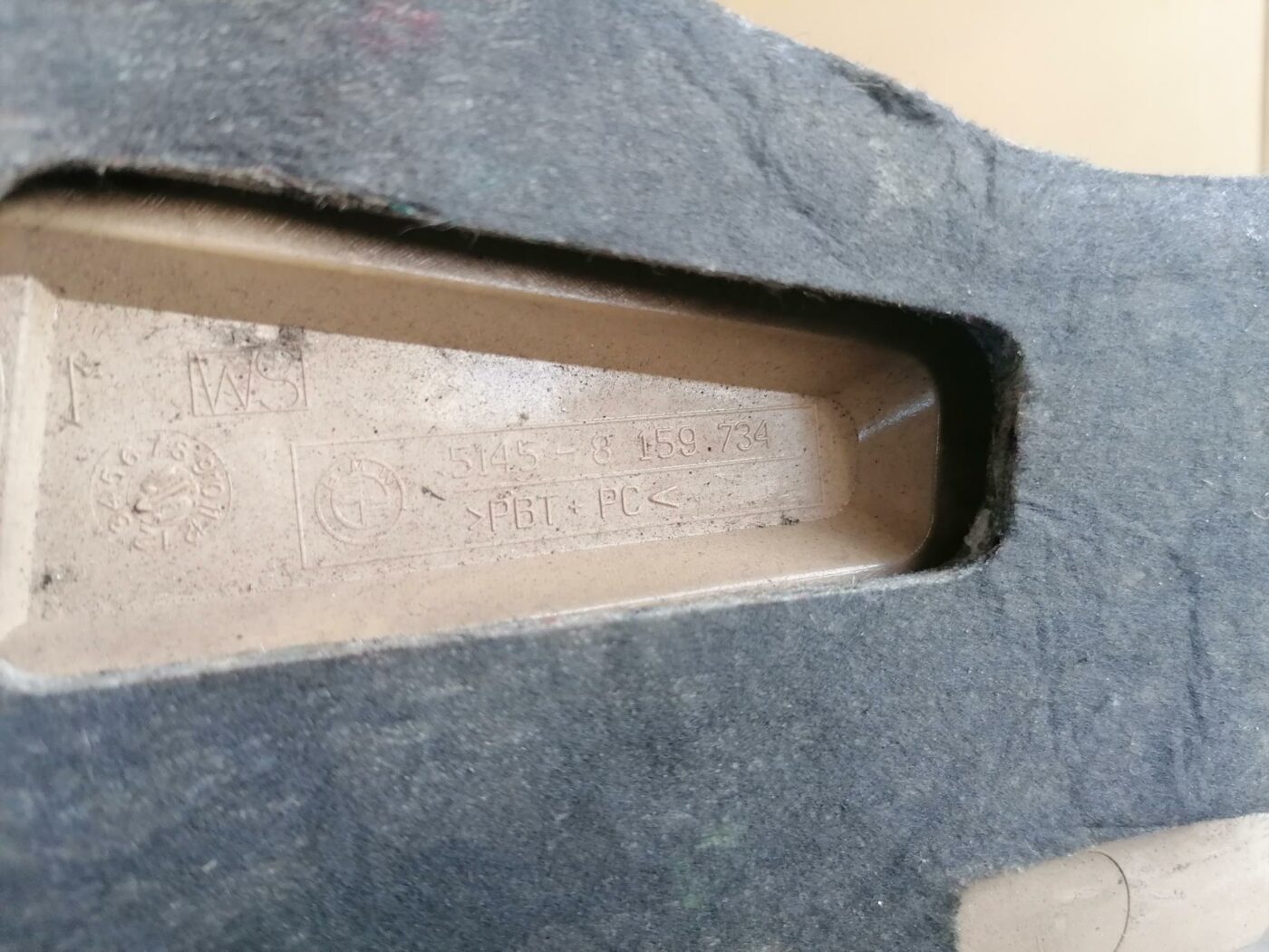 Mērinstrumentu paneļa apakšēja apdare priekš BMW 530D E39 2001 TOURING 3 Mērinstrumentu paneļa apakšēja apdare priekš BMW 530D E39 2001 TOURING