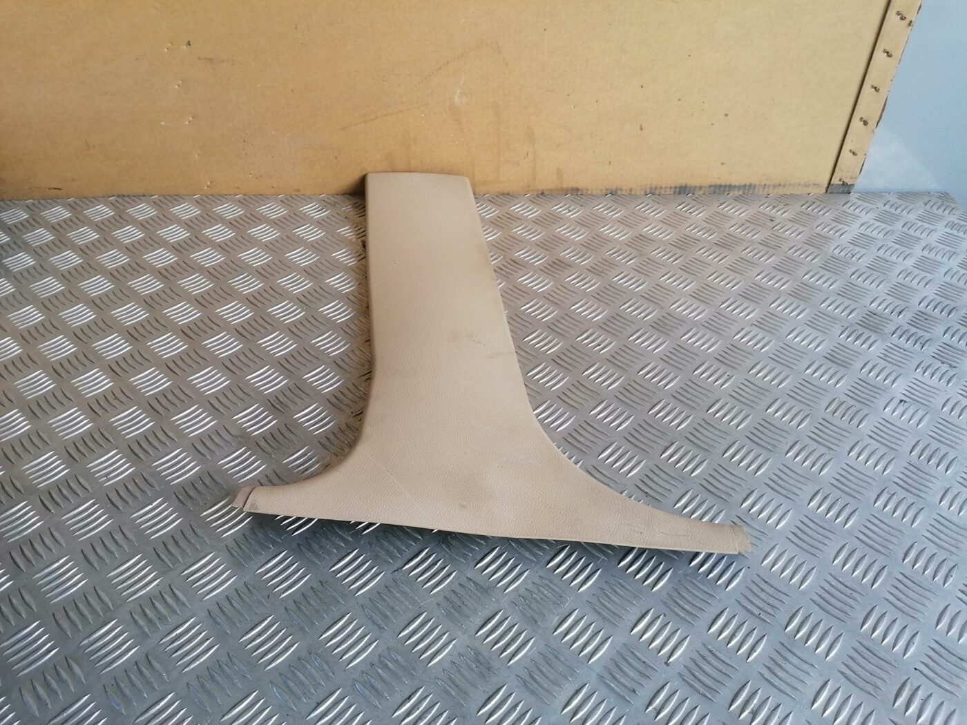 Vidējas salona statnes apdare priekš BMW 530D E39 2001 TOURING 1 Vidējas salona statnes apdare priekš BMW 530D E39 2001 TOURING