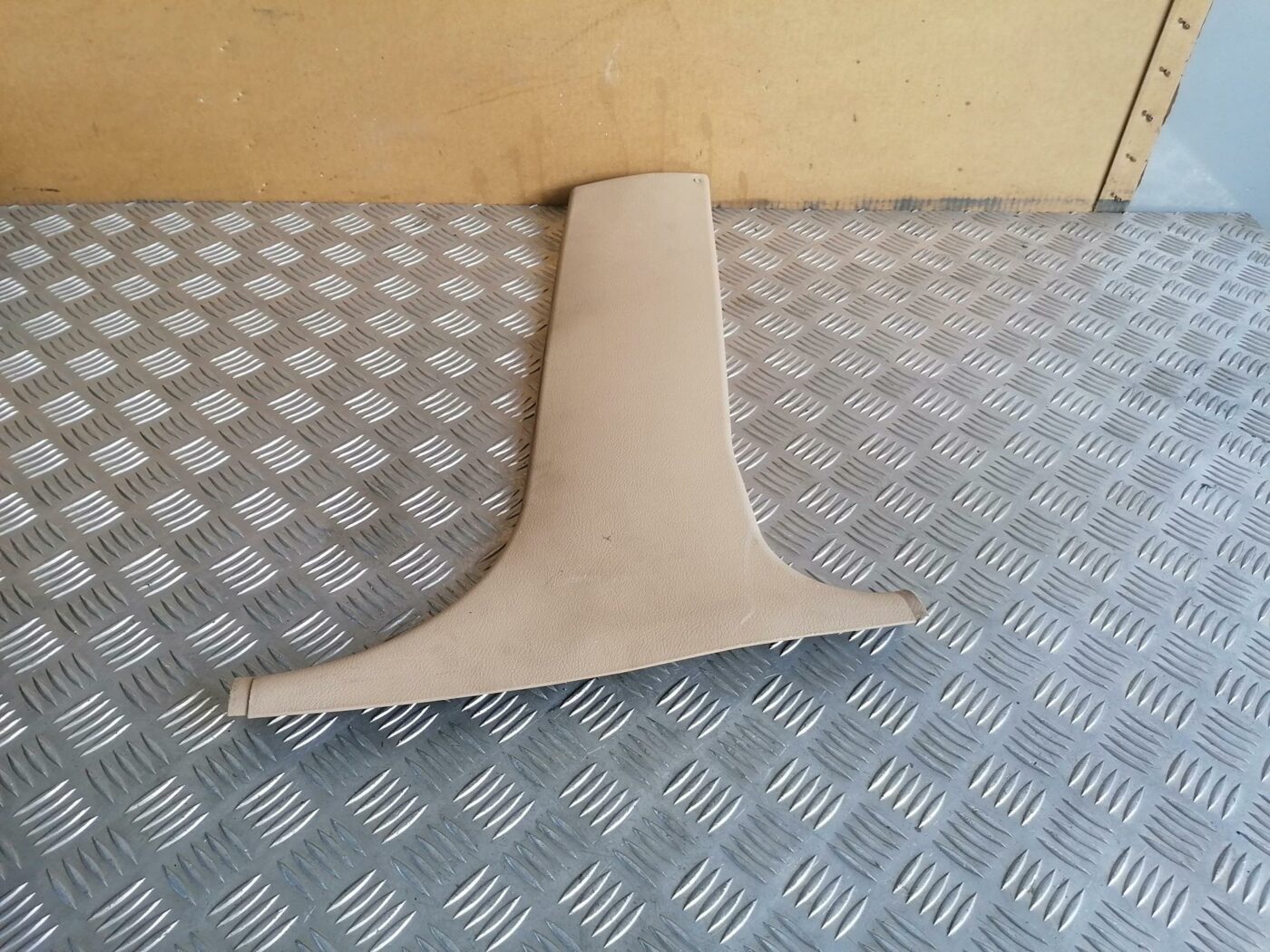 Vidējas salona statnes apdare priekš BMW 530D E39 2001 TOURING 1 Vidējas salona statnes apdare priekš BMW 530D E39 2001 TOURING