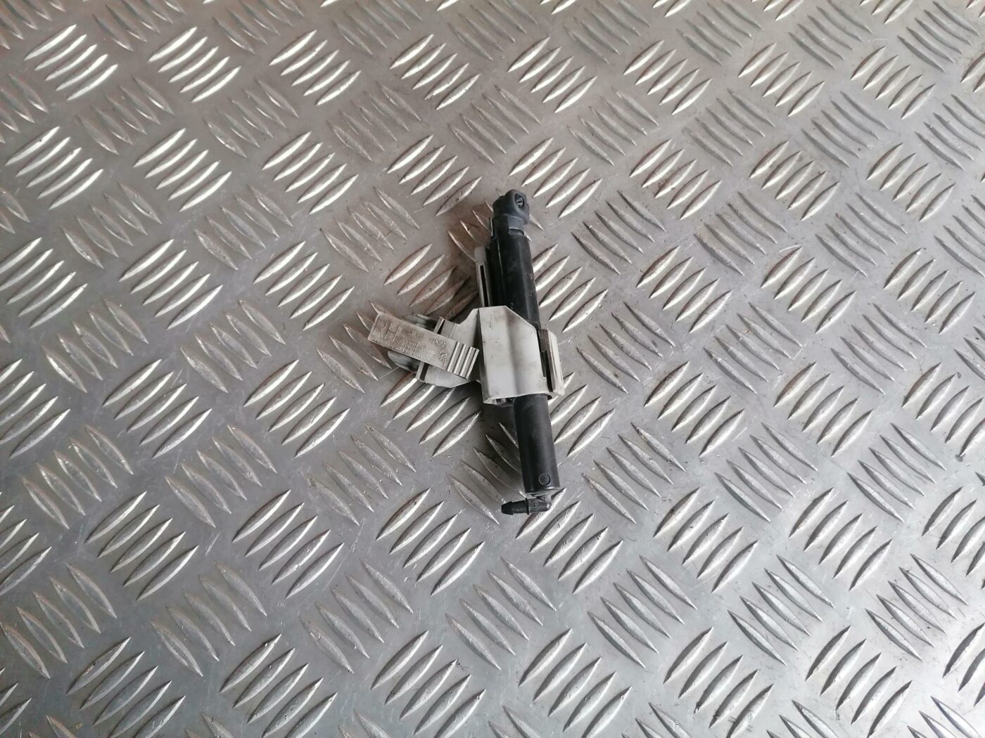 Lukturu mazgātāja sprausla priekš FORD MONDEO 2007 1 Lukturu mazgātāja sprausla priekš FORD MONDEO 2007