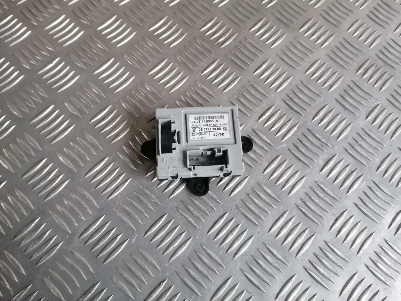 Priekšējo labo durvju vadības bloks priekš FORD MONDEO 2007 1 Priekšējo labo durvju vadības bloks priekš FORD MONDEO 2007